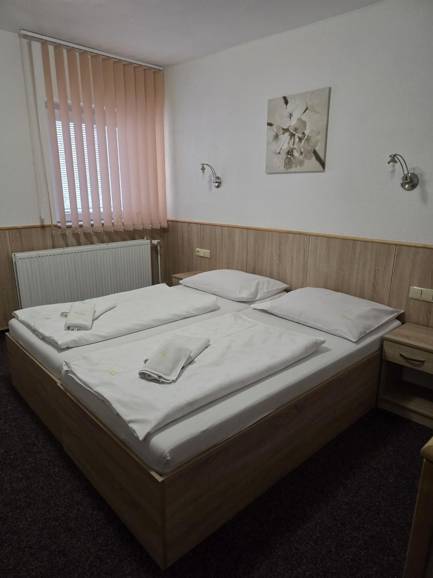 Standard Double Room - Dependence photo 3