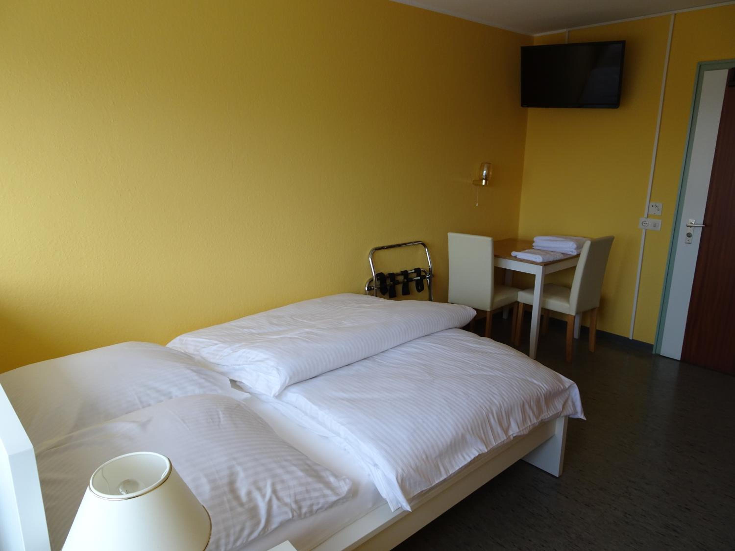 Double Room with Shared Bathroom photo 2