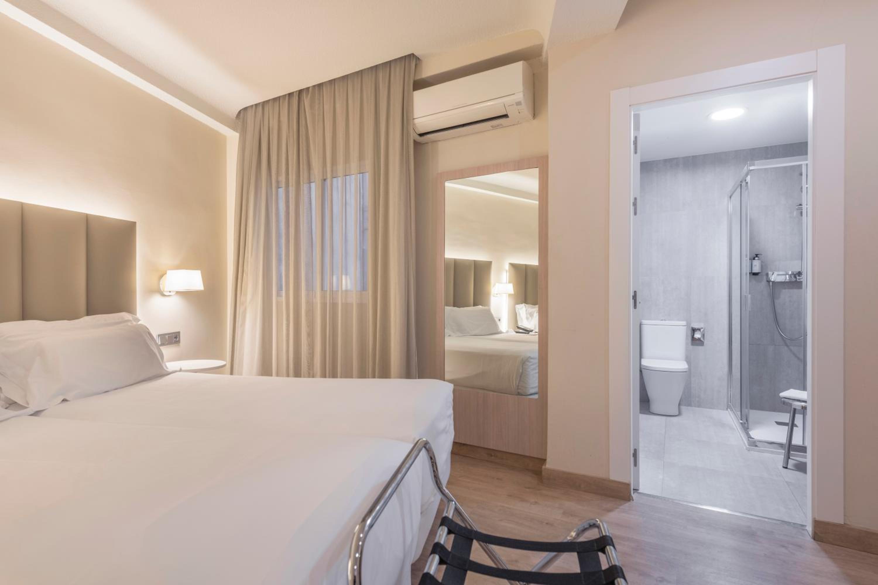 Triple Room - Photo 6