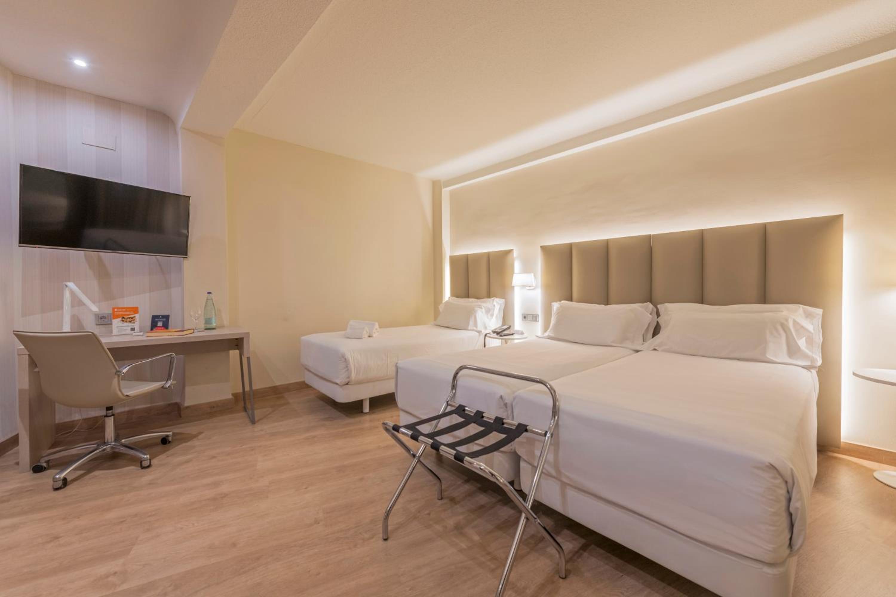 Triple Room - Photo 2