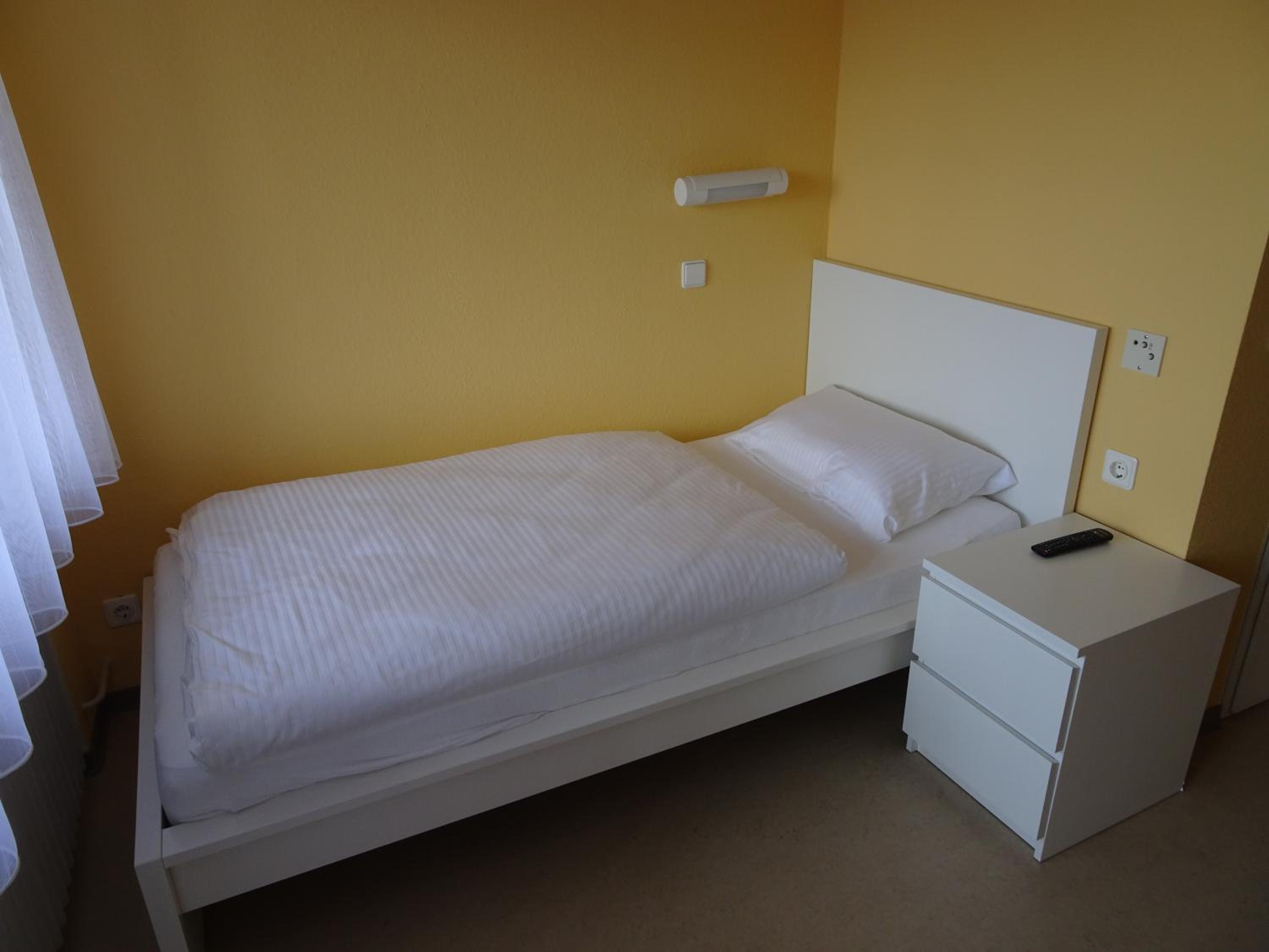 Single Room with Bathroom photo 2