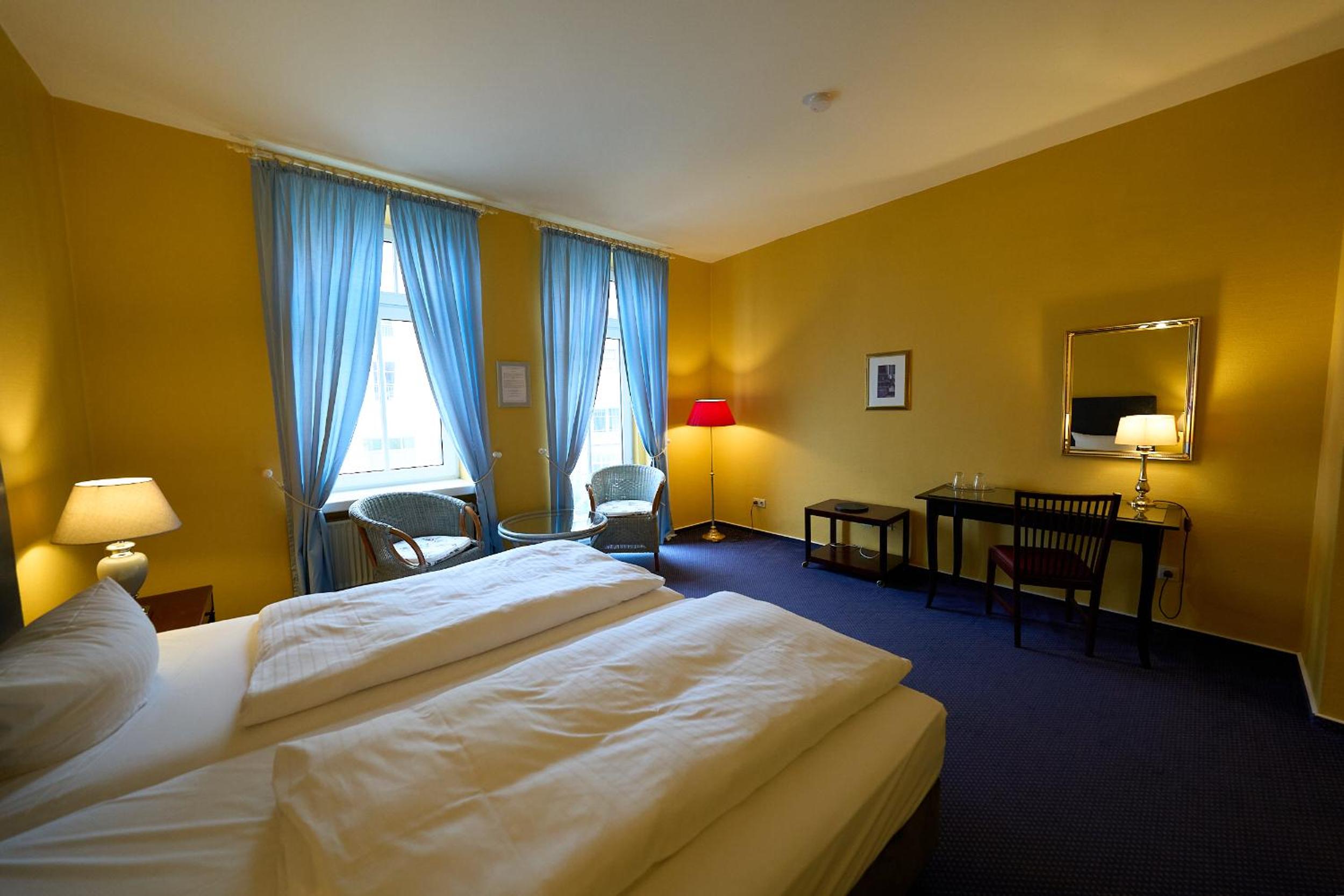 Double Room thumbnail 5