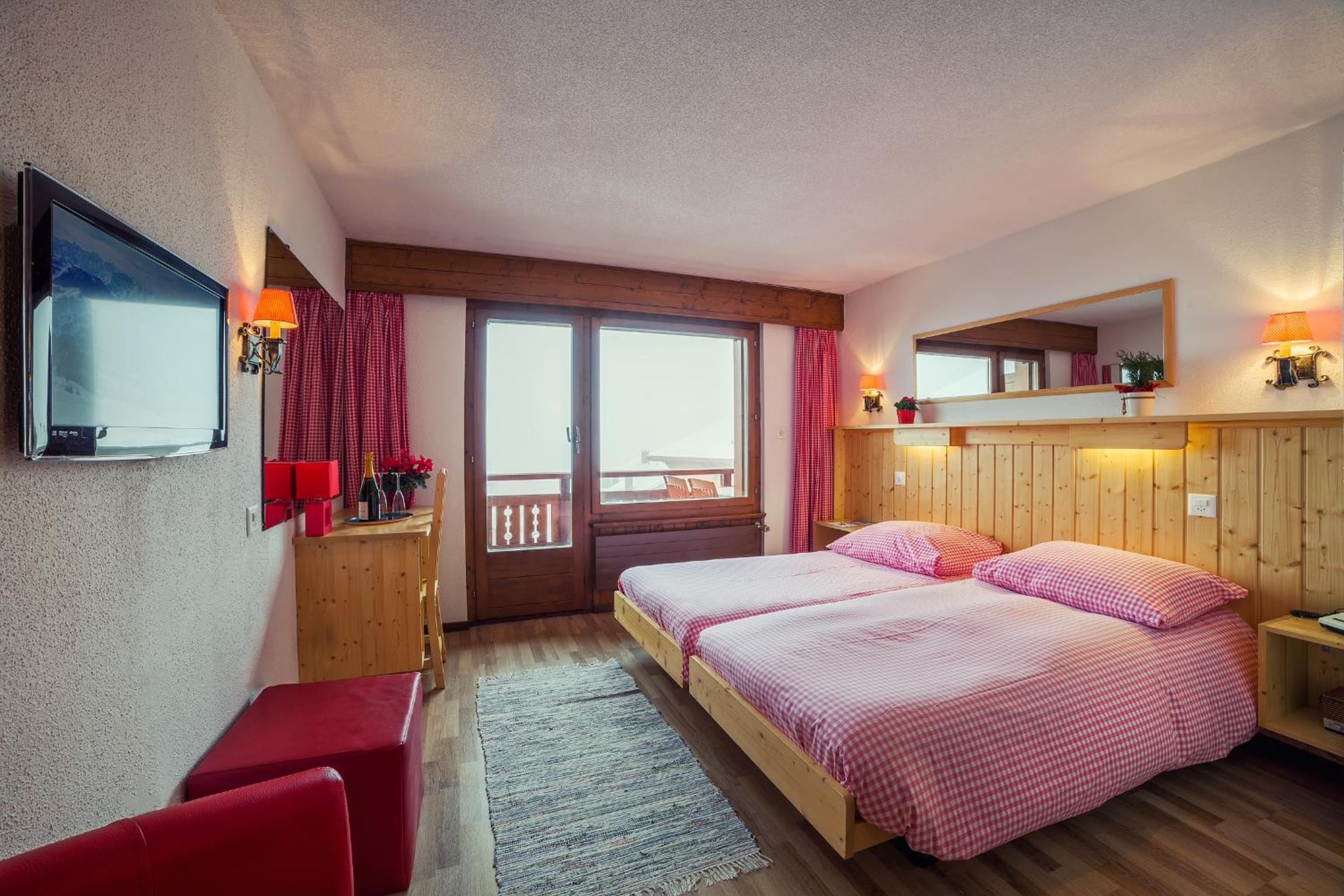 Double or Twin Room with Balcony photo 3