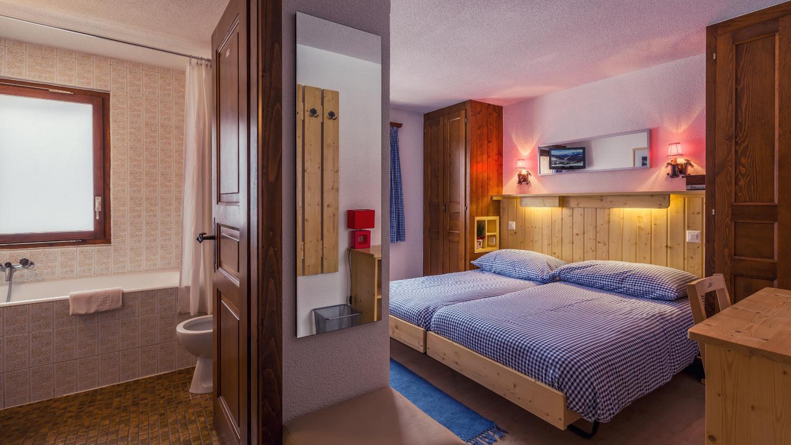 Small Double or Twin Room photo 2