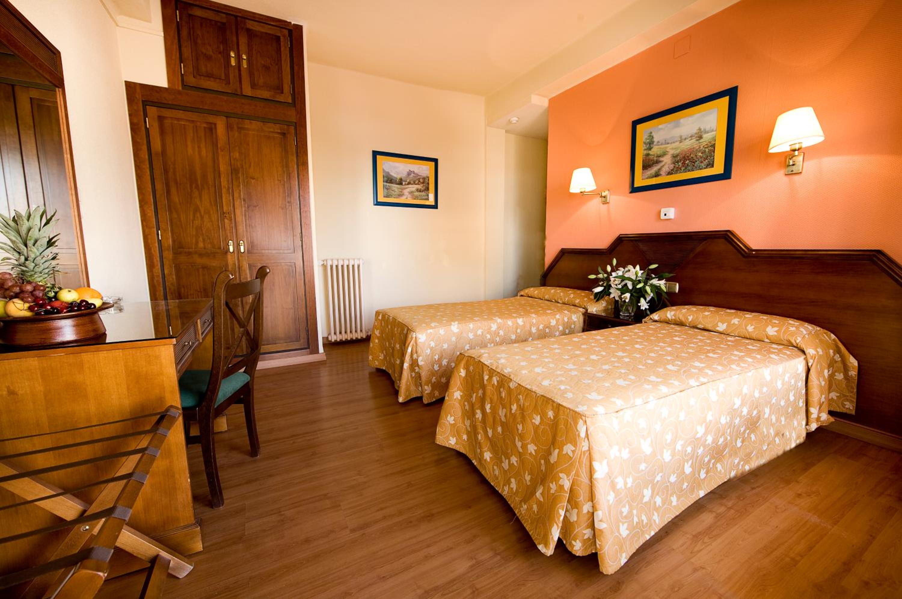 Double or Twin Room - Photo 2