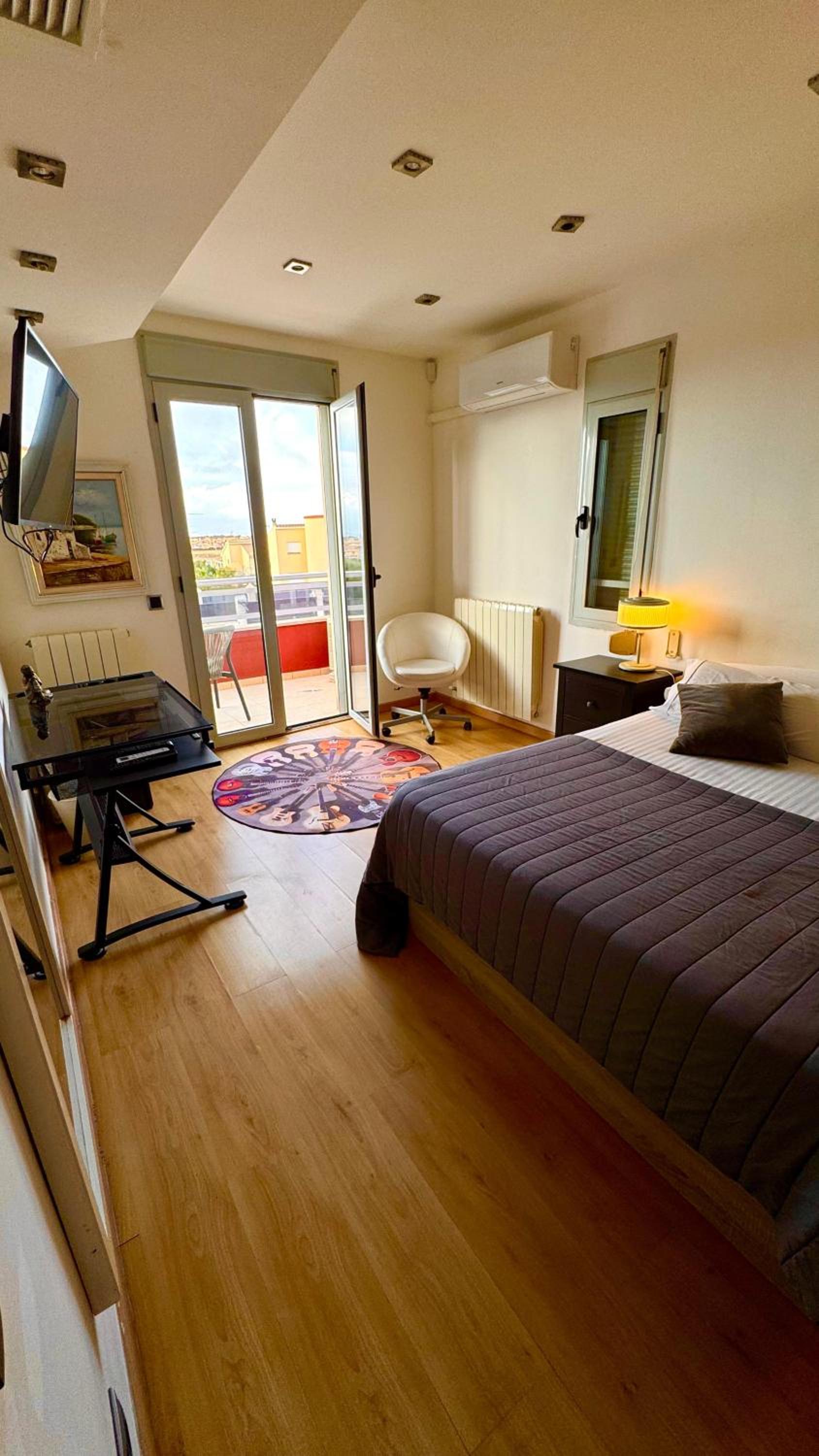 Double Room with Shared Bathroom photo 3