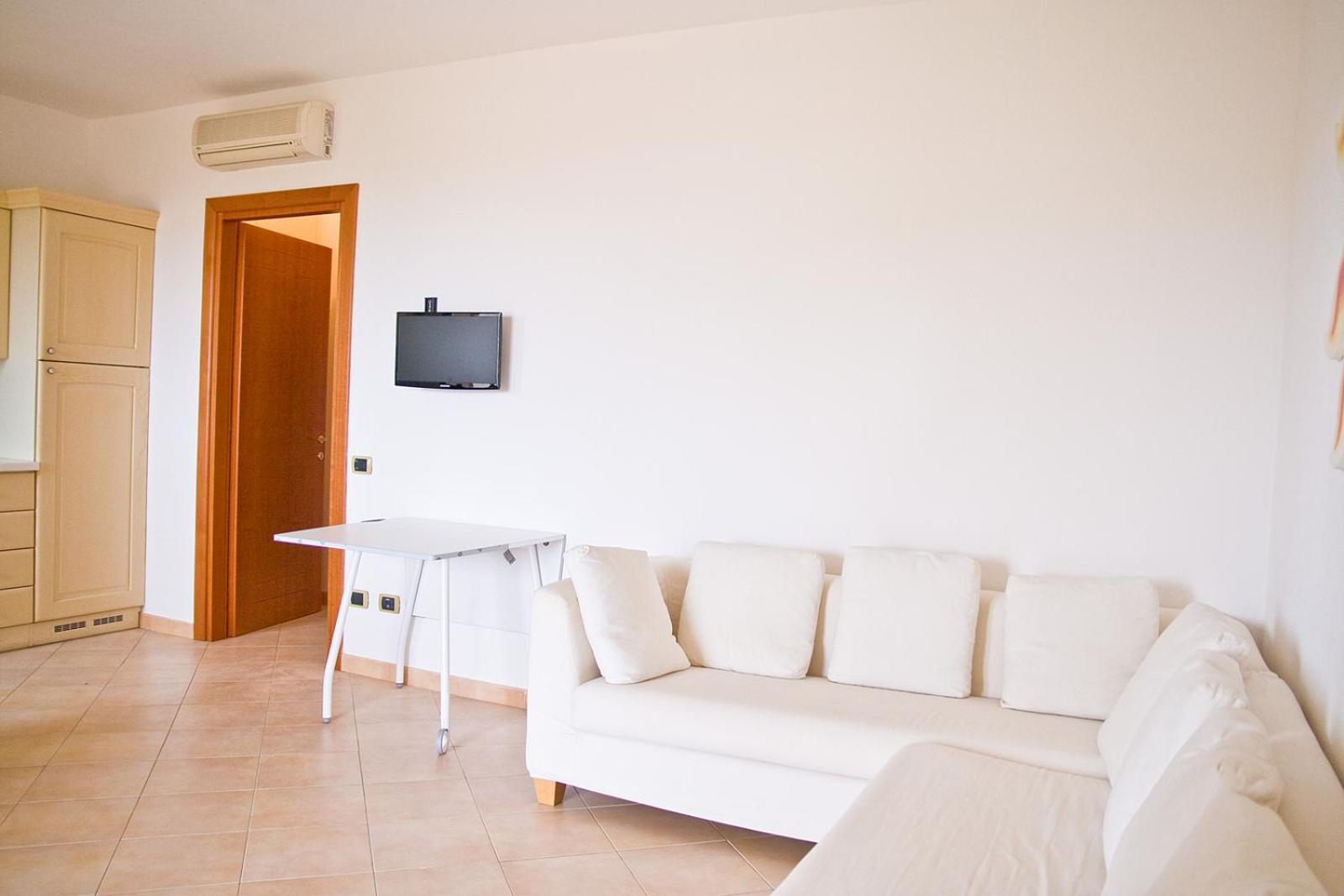 One-Bedroom Apartment with Sea View photo 3