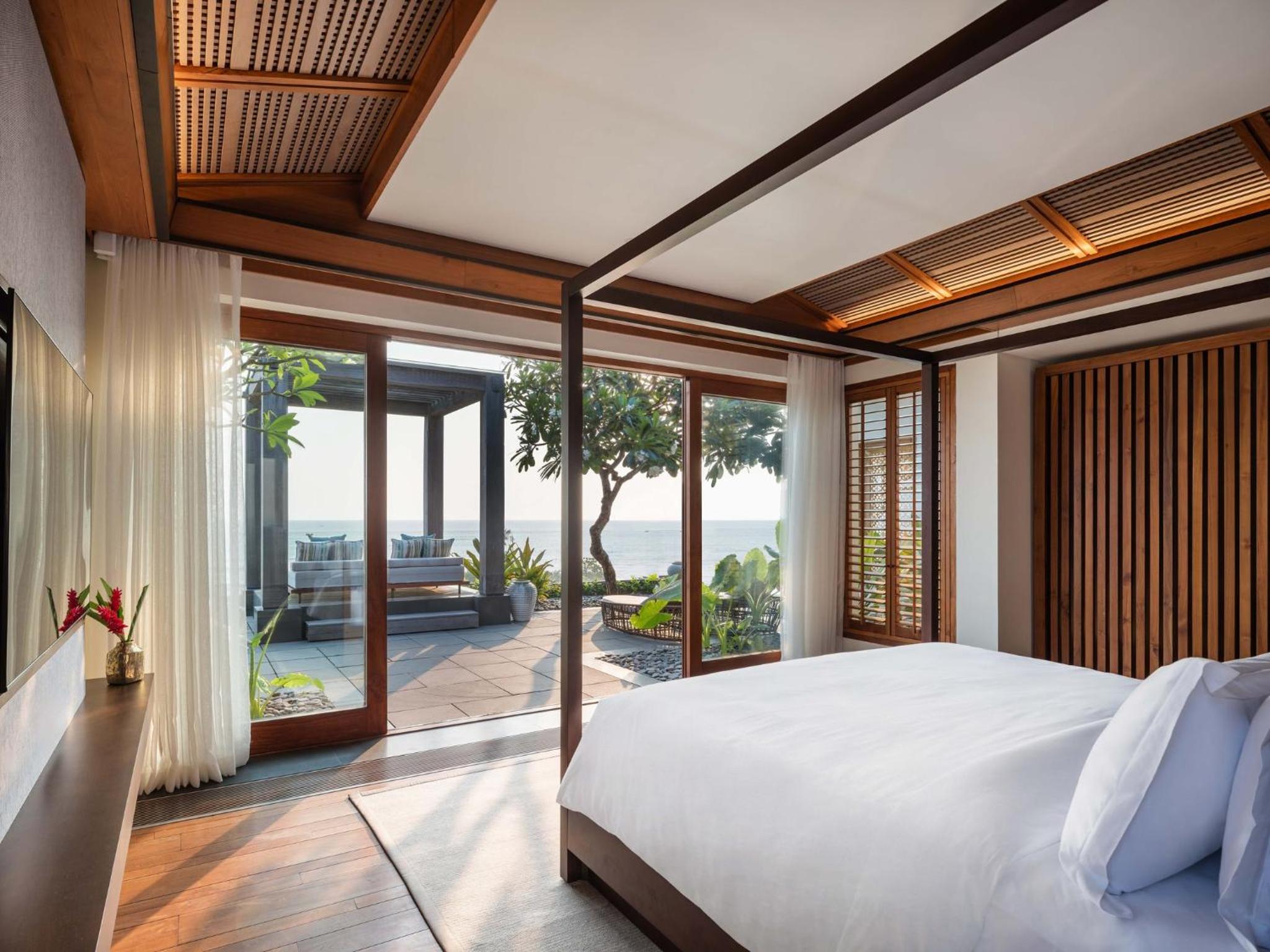 Two-Bedroom Penthouse with Private Pool and Oceanfront thumbnail 5