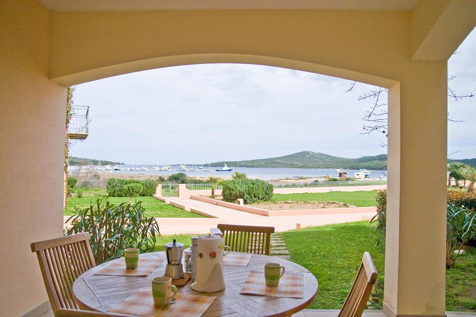 One-Bedroom Apartment with Sea View photo 2