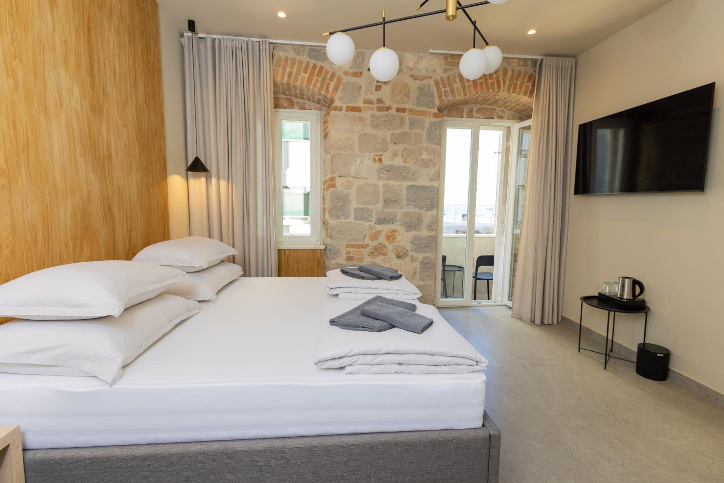 Deluxe Double Room with Balcony and Sea View