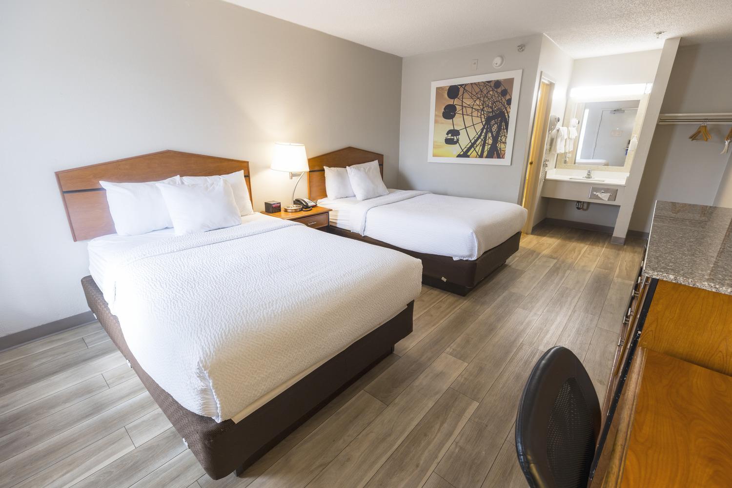 Double Room with Two Double Beds - Pet Friendly/Smoking - Photo 4