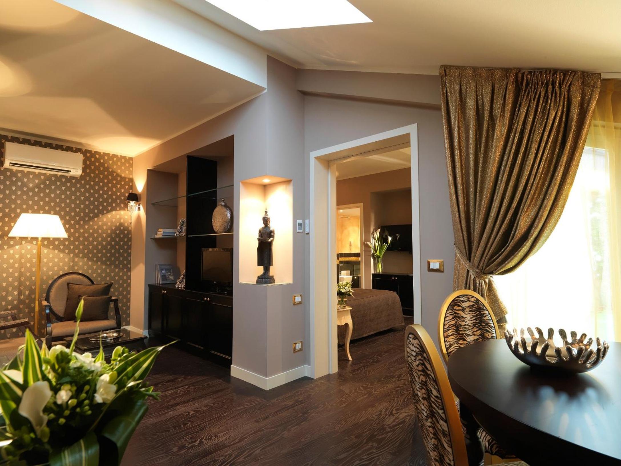 Suite with Balcony - Photo 5