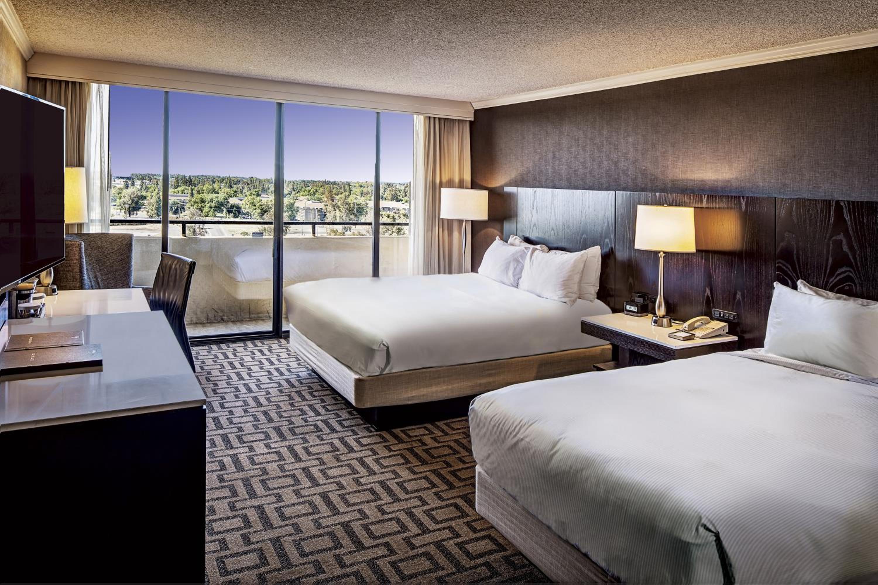Queen Room with Two Queen Beds - High Floor photo 2