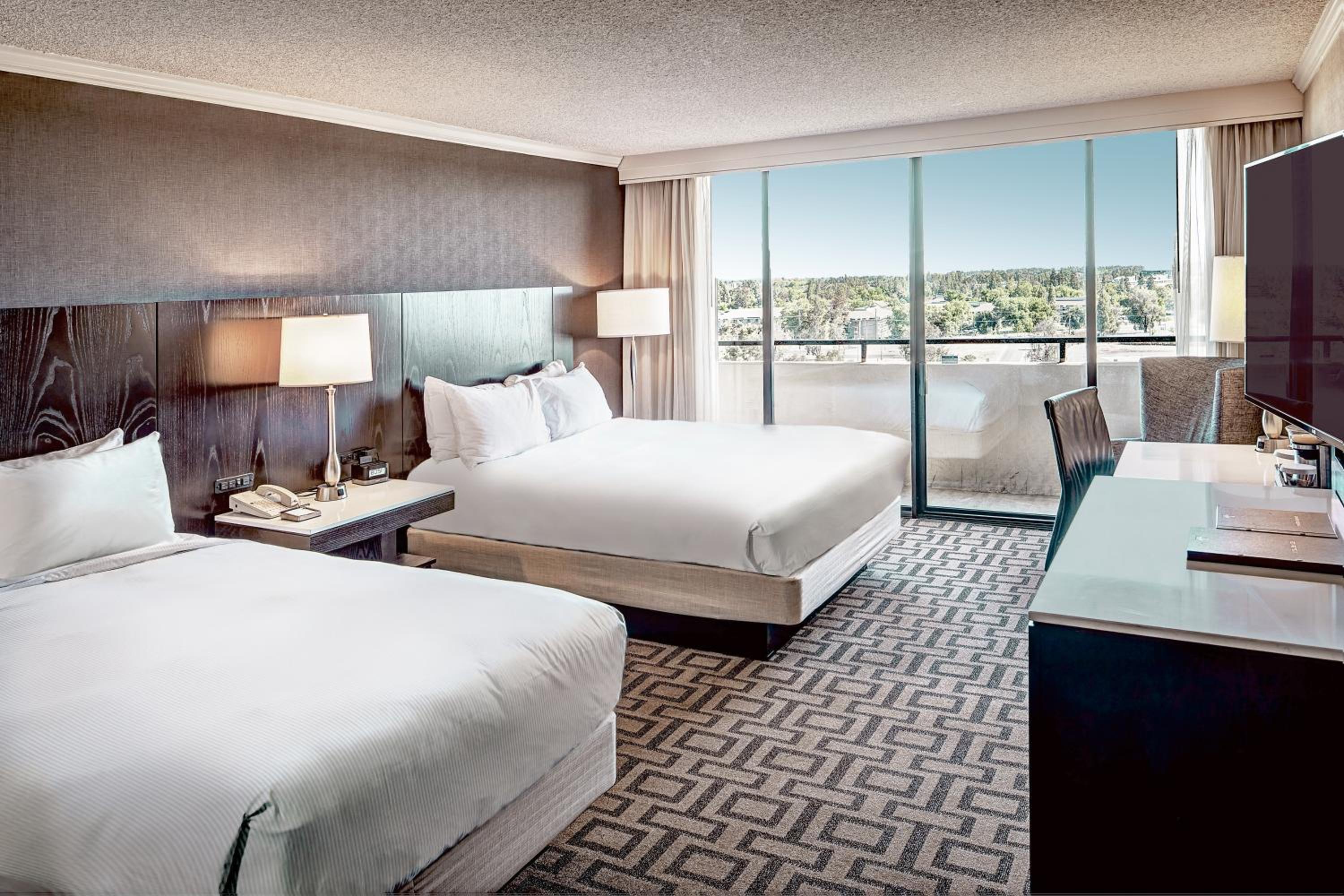 Queen Room with Two Queen Beds - High Floor photo 3