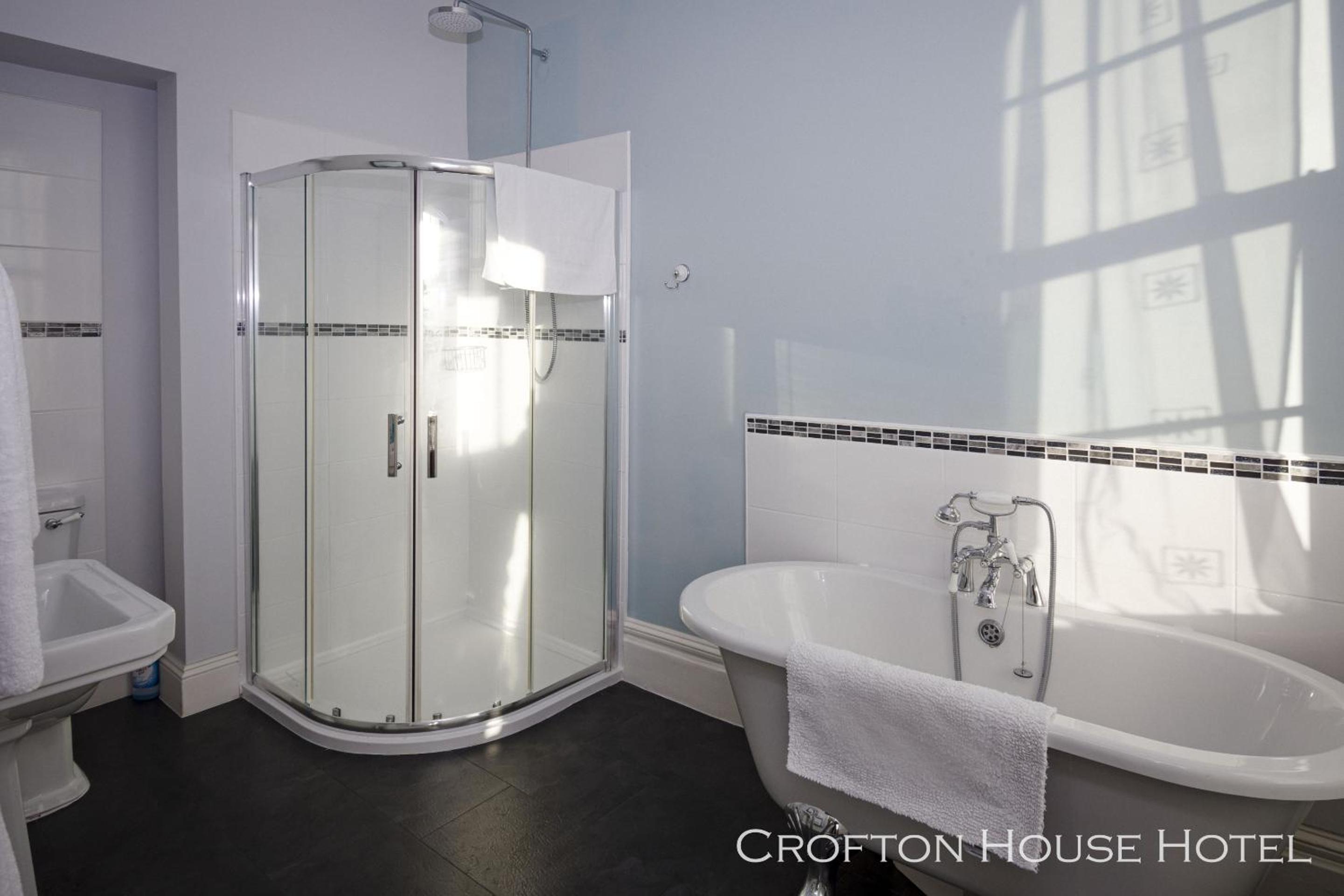 Deluxe Suite with Sea View - Photo 3