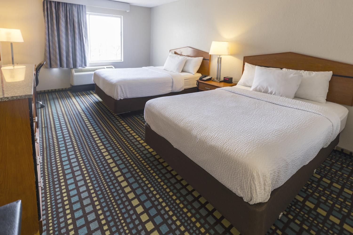 Double Room with Two Double Beds - Pet Friendly/Smoking - Photo 5