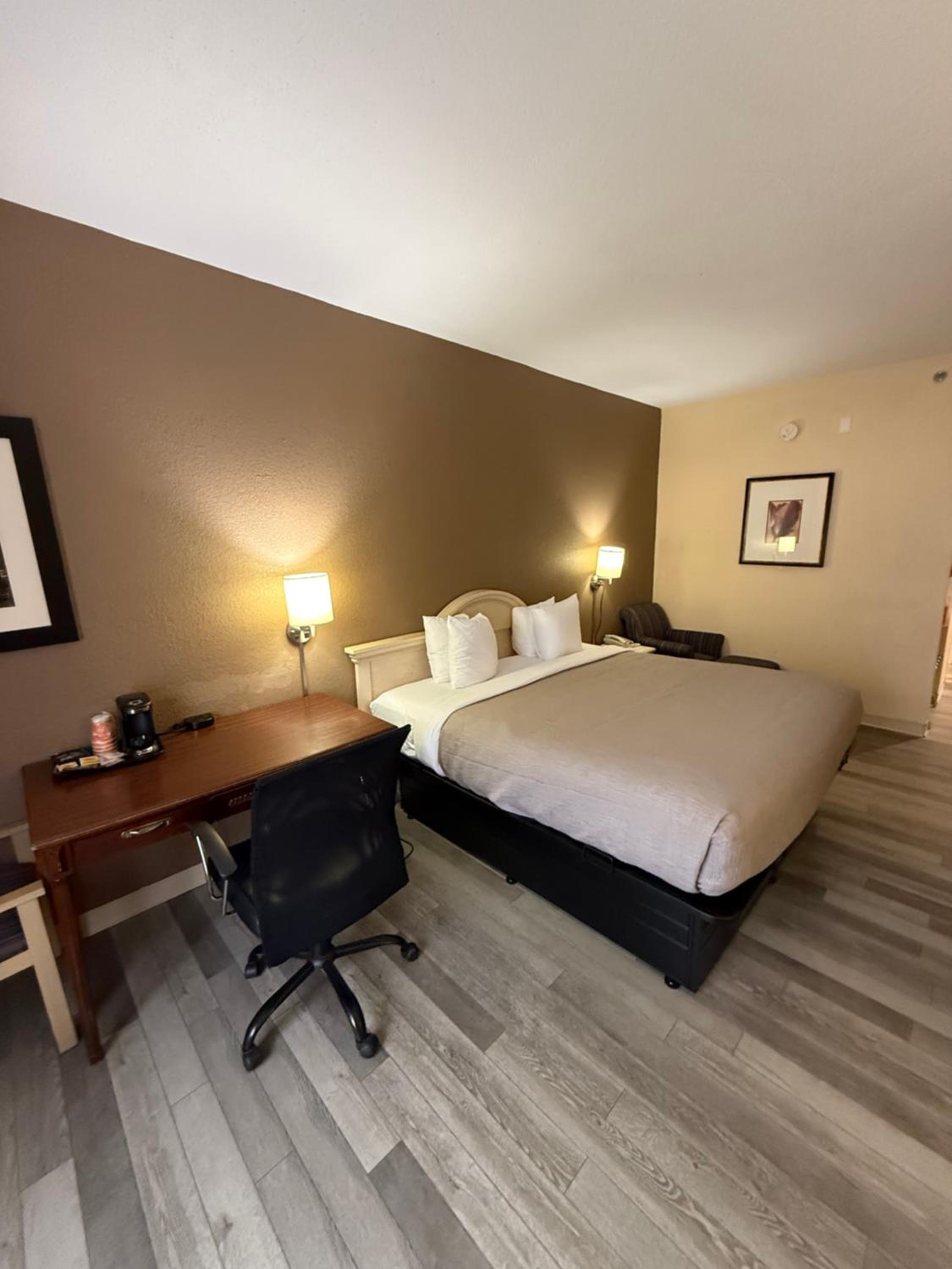 King Room - Accessible/Non-Smoking photo 1