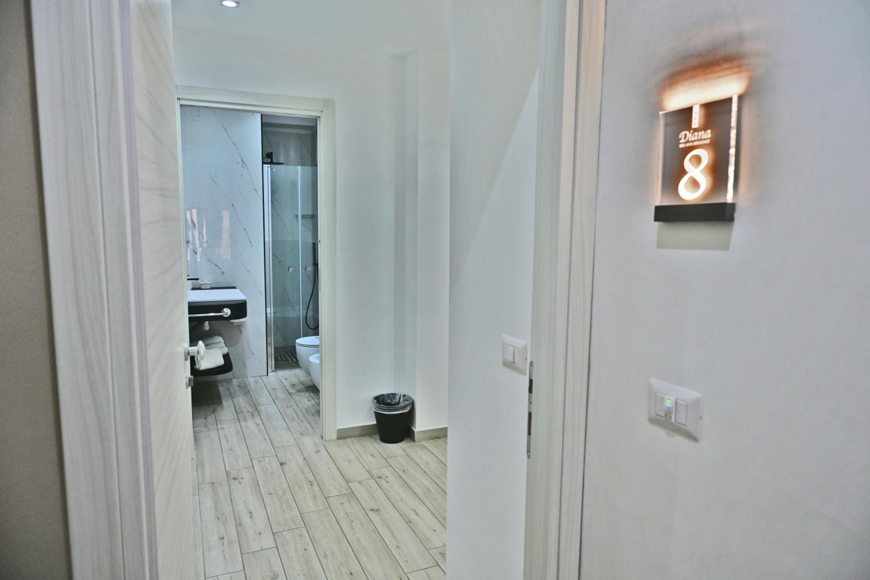 Single Room with Private Bathroom photo 3