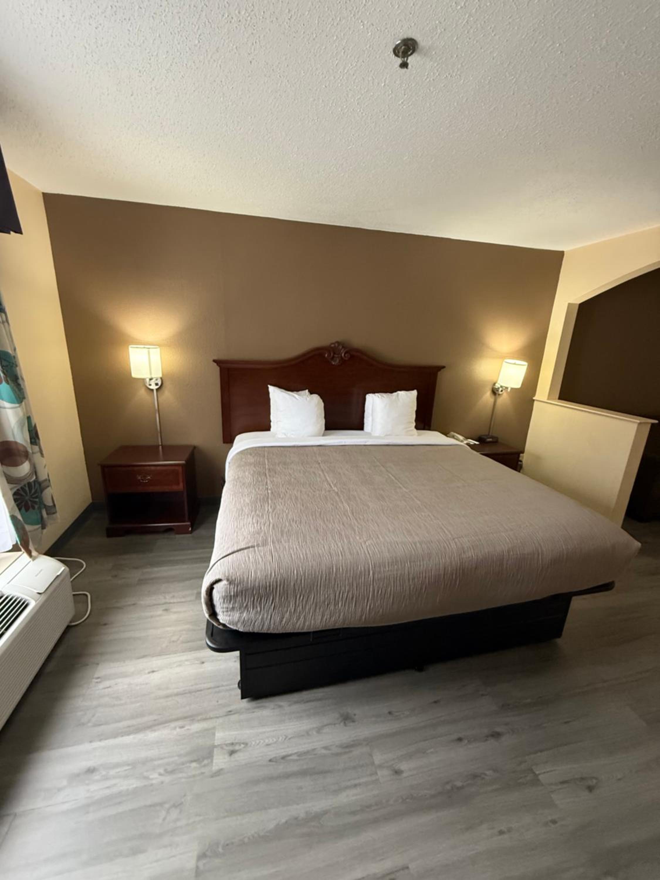 King Suite with Sofa Bed - Non Smoking photo 1