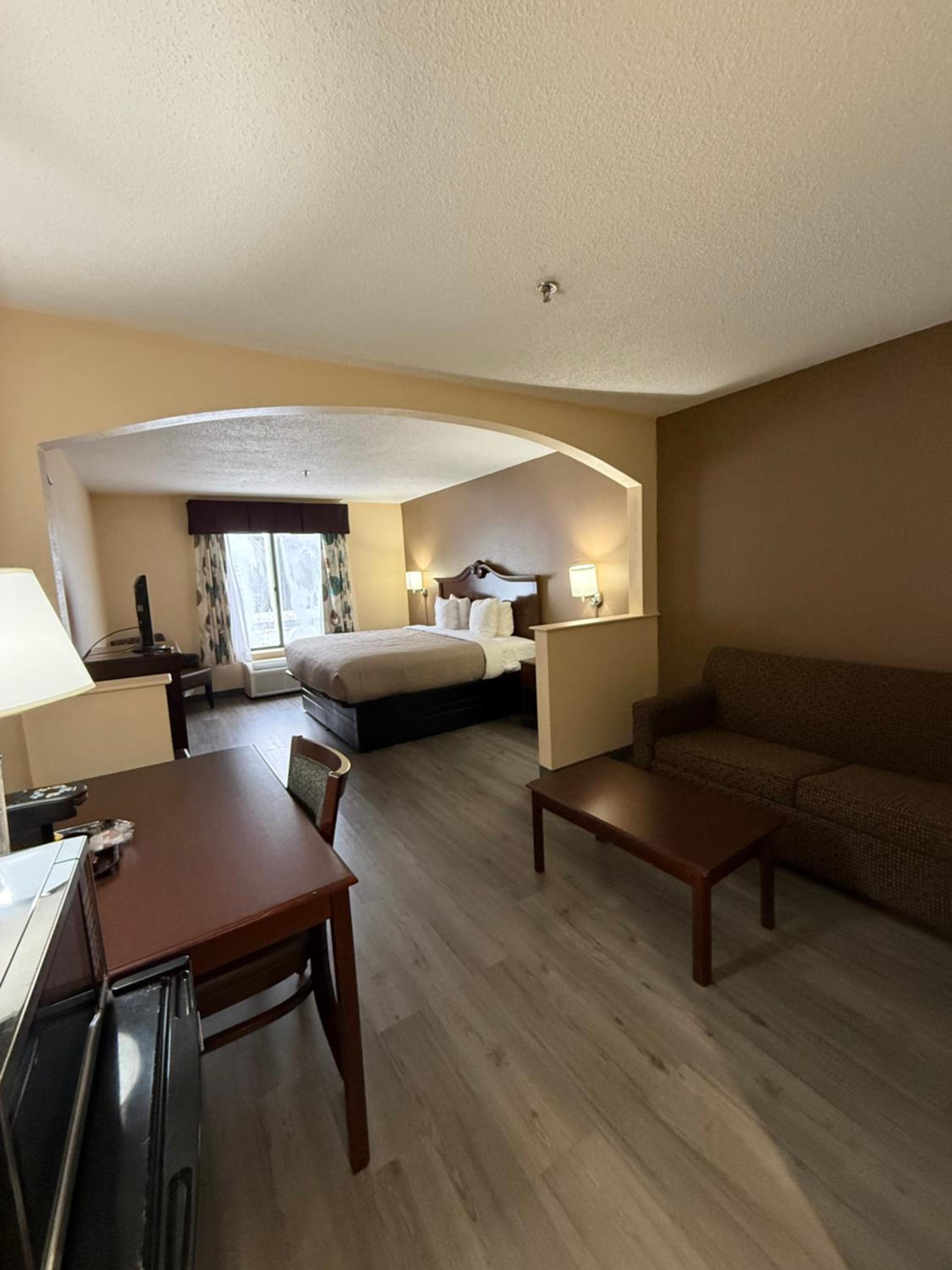King Suite with Sofa Bed - Non Smoking photo 3