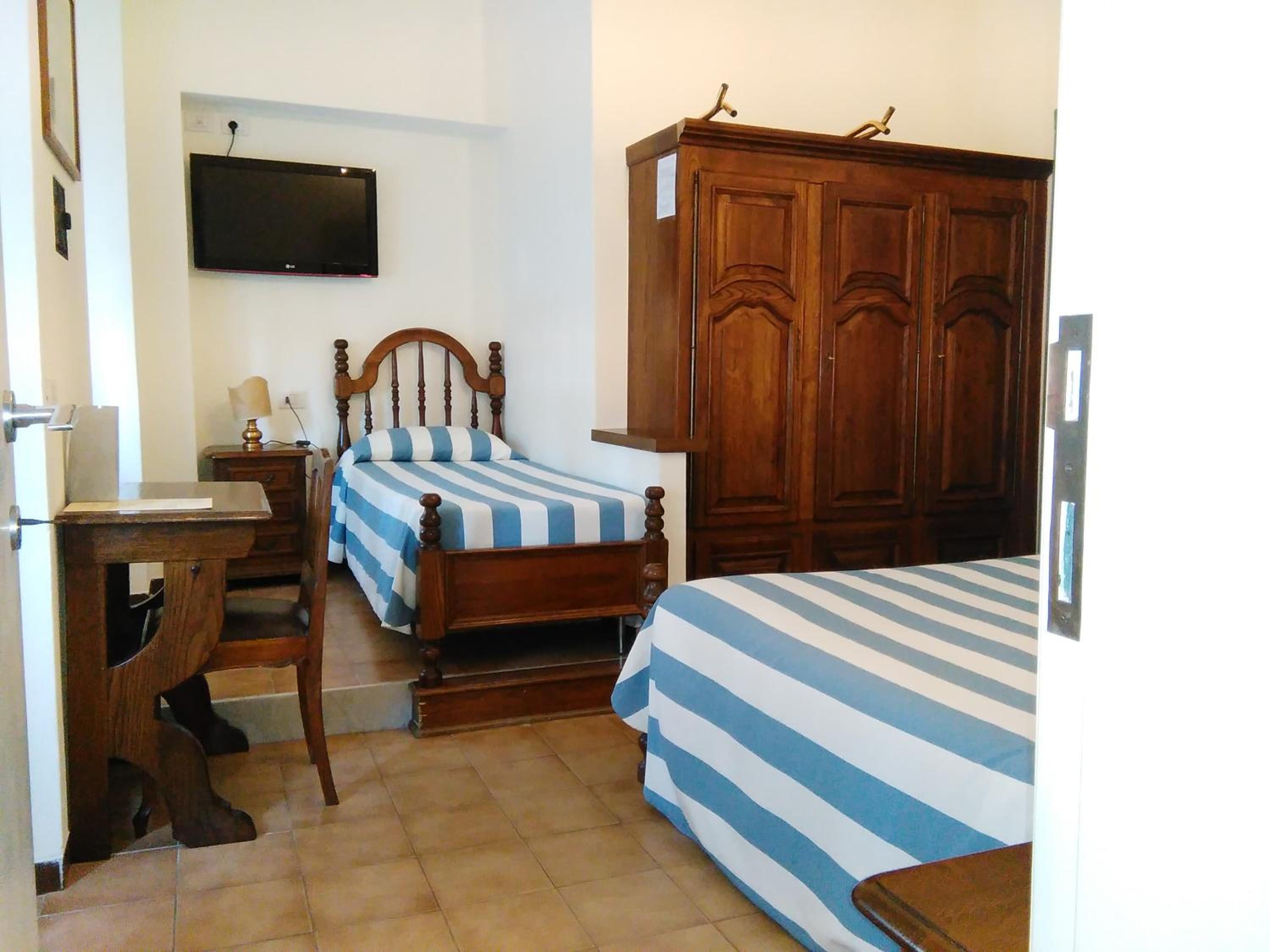 Classic Triple Room photo 1