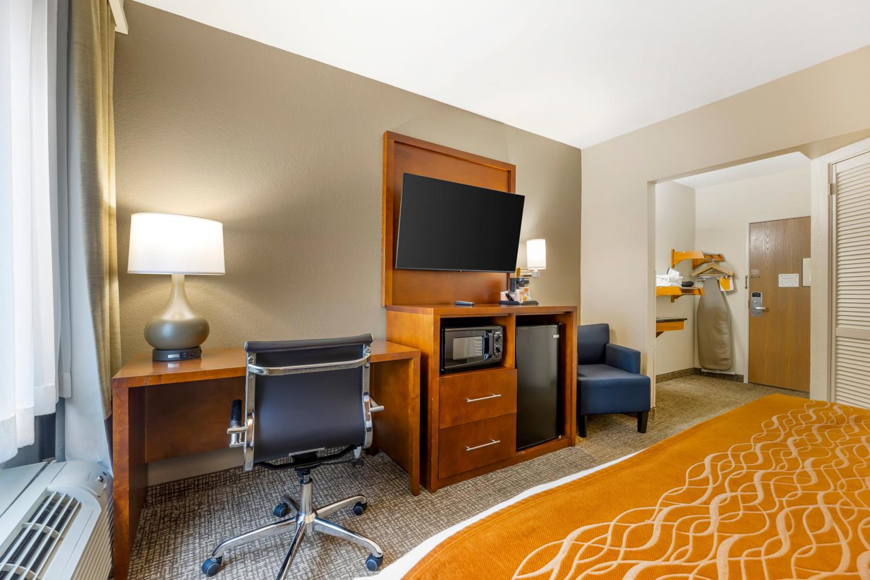 King Room - Accessible/Non-Smoking - Photo 2