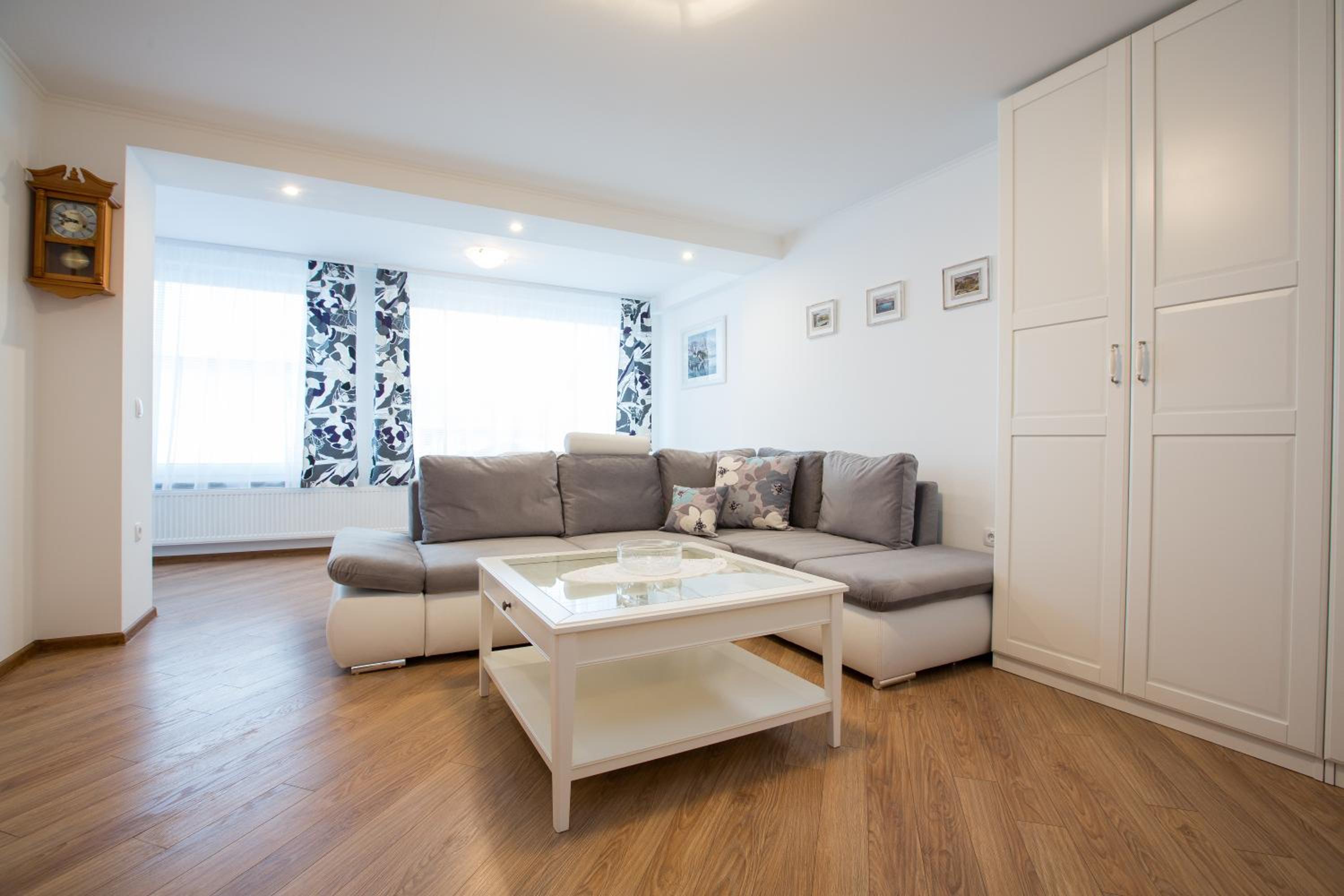One-Bedroom Apartment - Photo 1