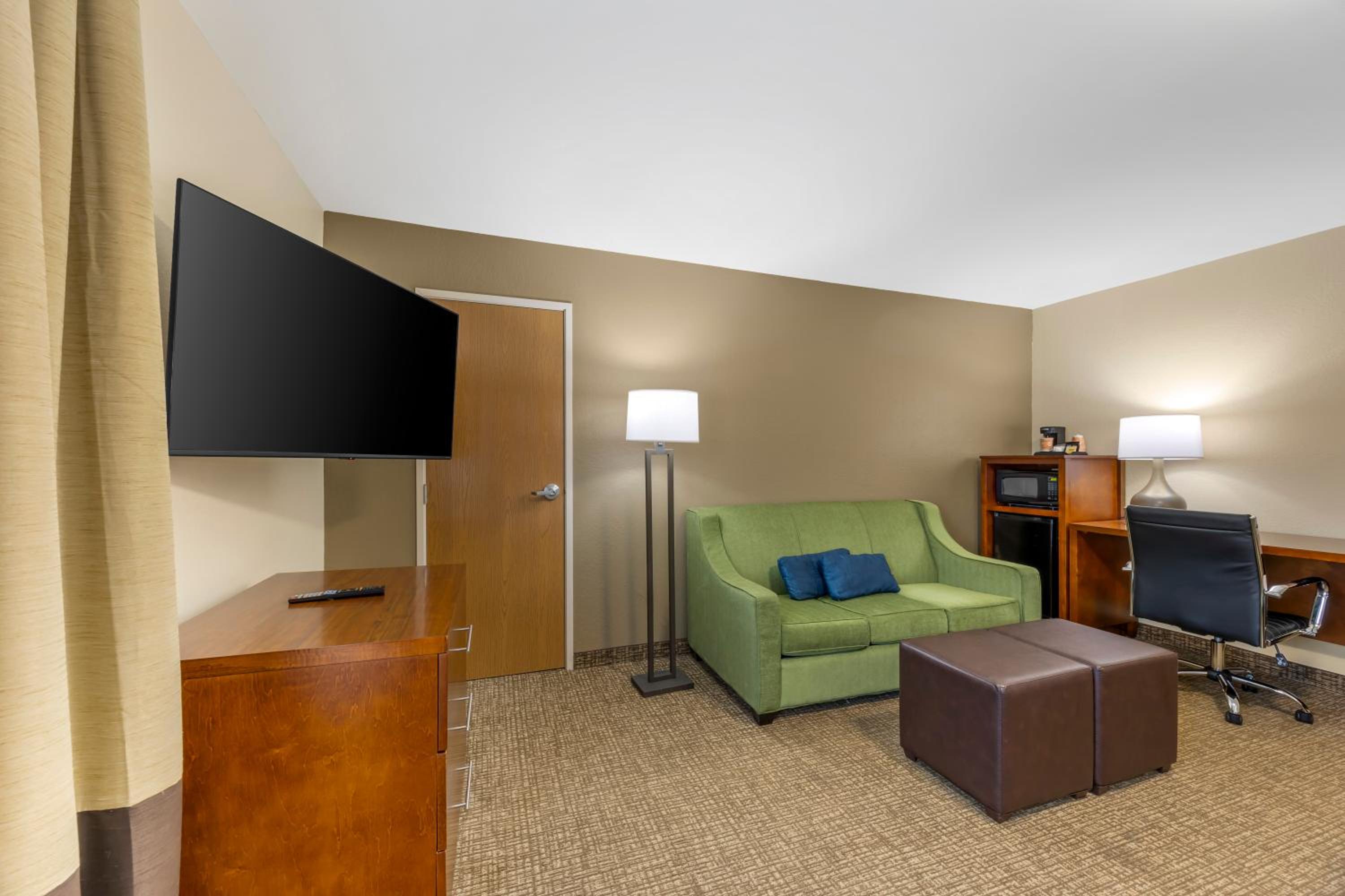 Suite with Two Queen Beds - Accessible/Non-Smoking - Photo 2