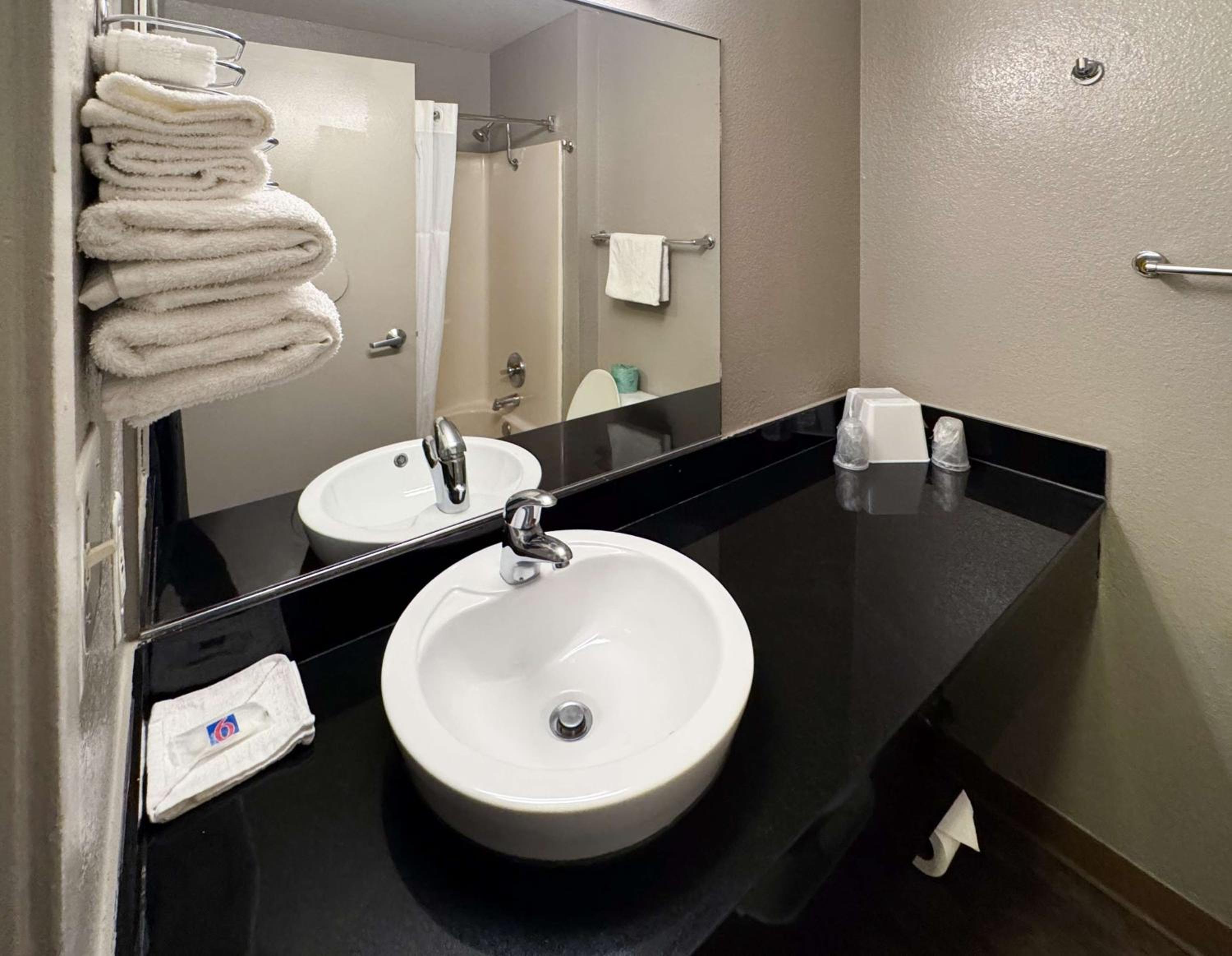 Deluxe King Room - Non-Smoking