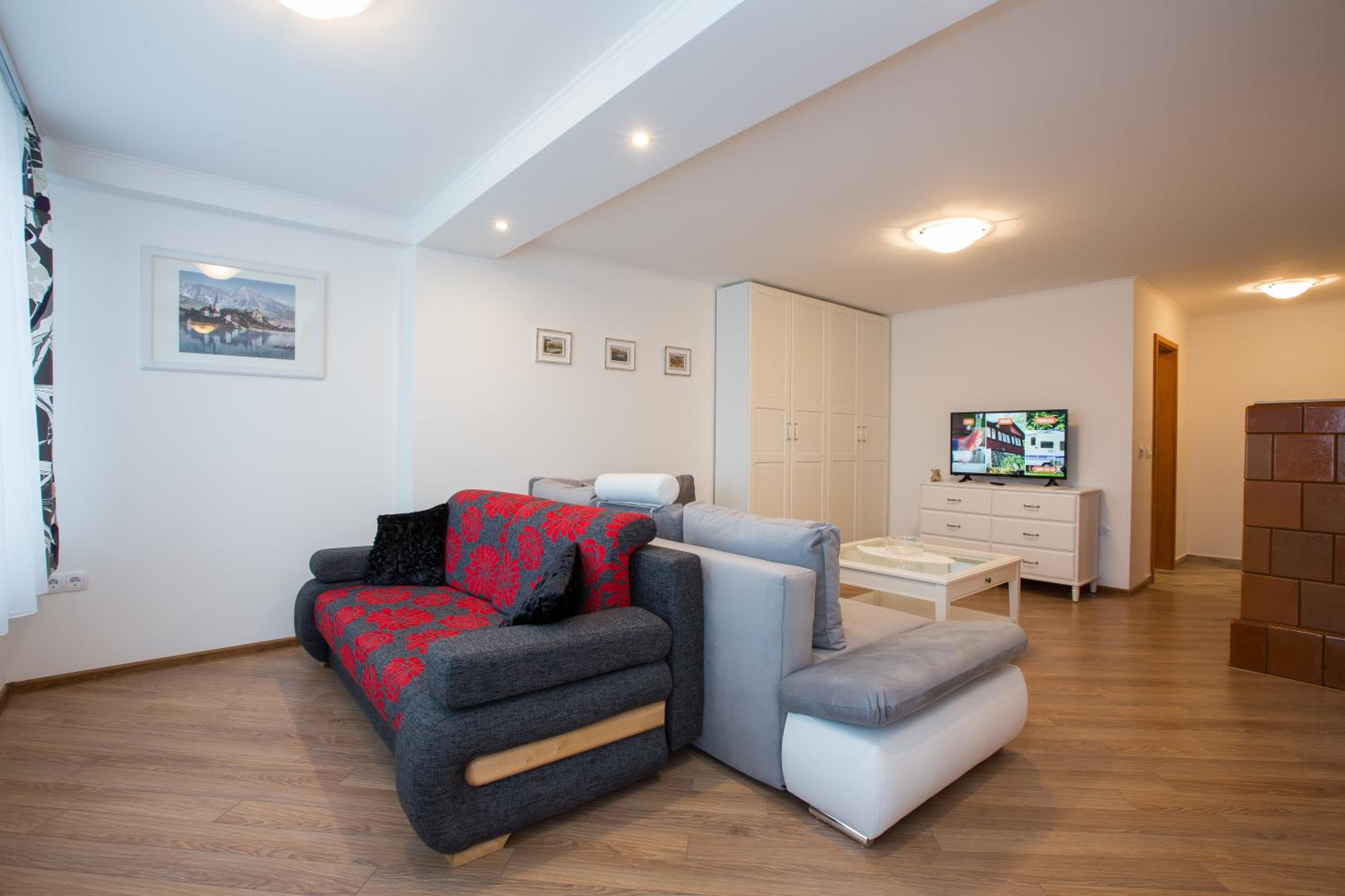One-Bedroom Apartment - Photo 6