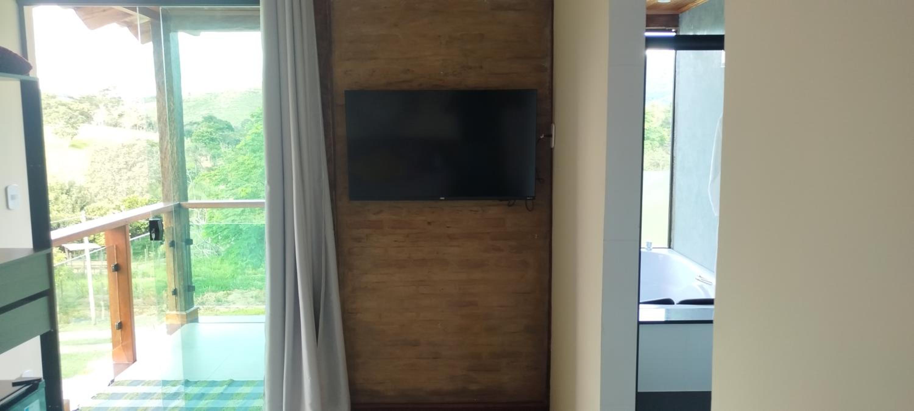 Queen Suite with Spa Bath photo 3