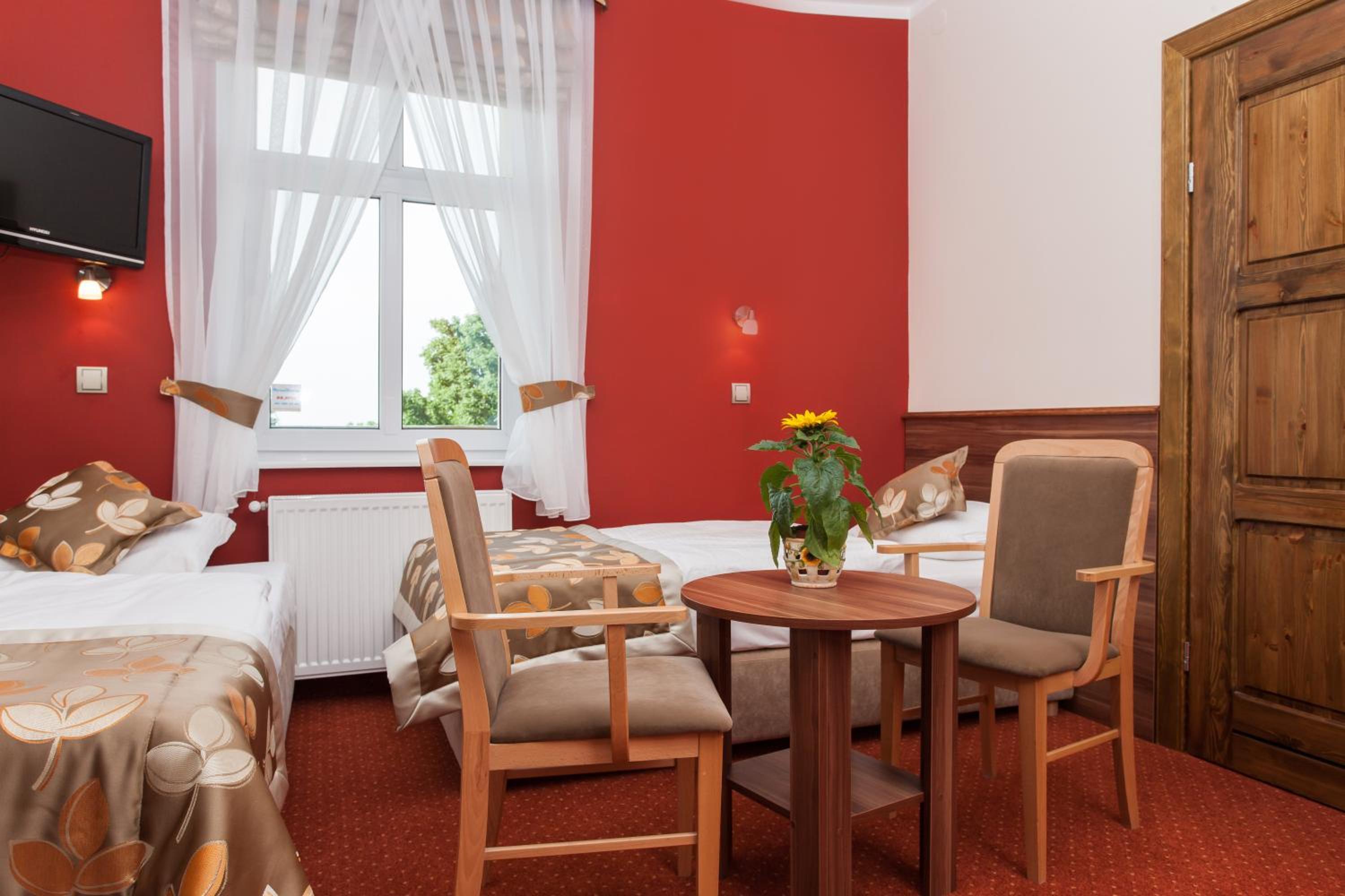 Quadruple Room (2 Adults + 2 Children) photo 3