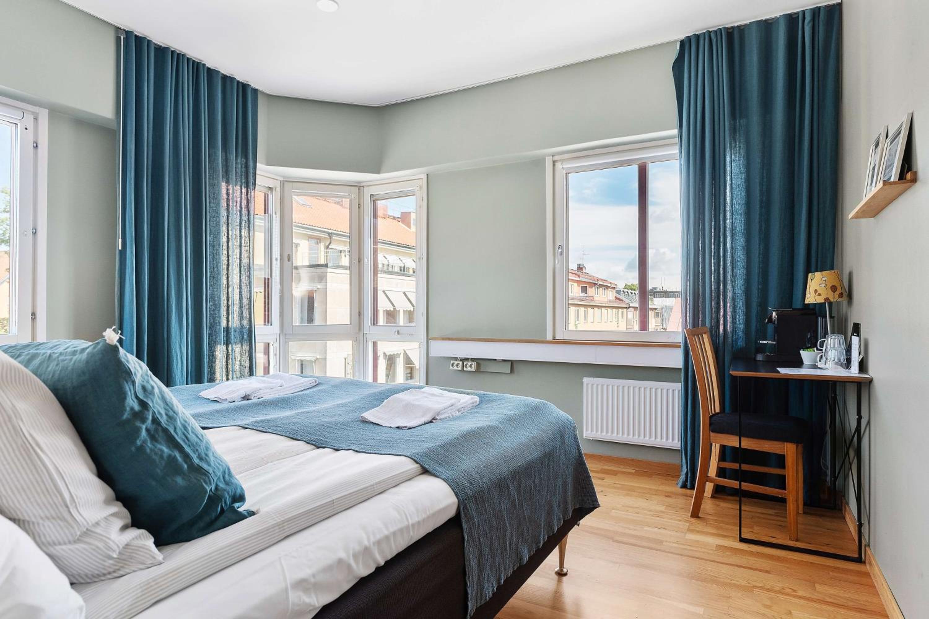 Superior King Room with Sofa Bed - Non-Smoking