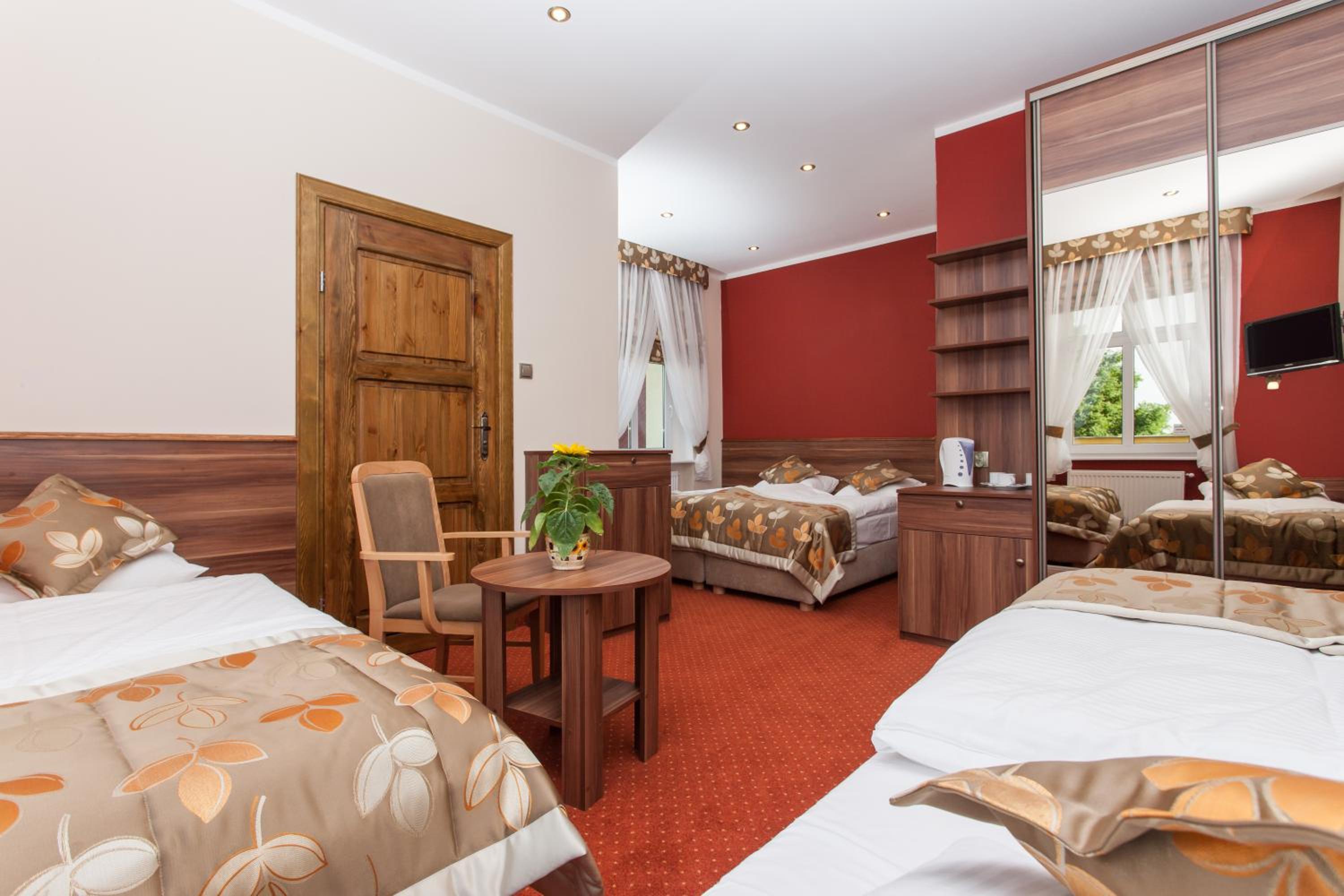 Quadruple Room (2 Adults + 2 Children) photo 2
