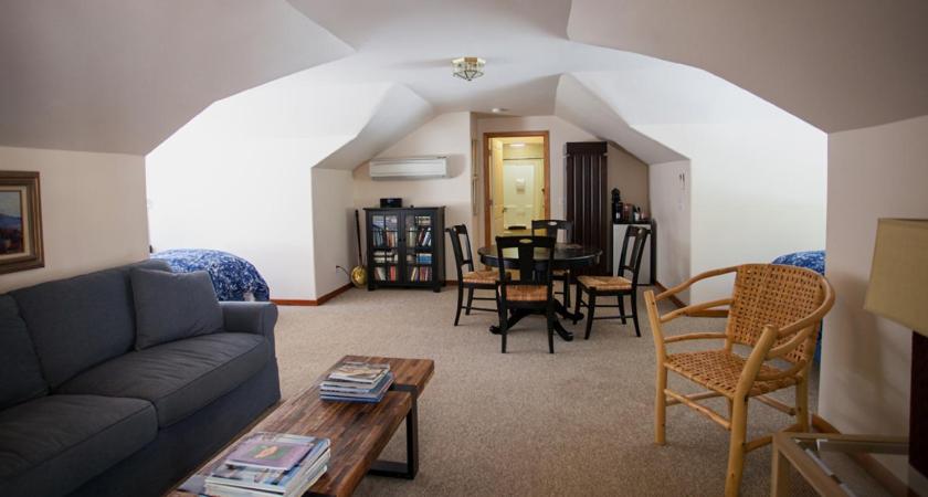 Room with Two Double Beds - Pet Friendly photo 3