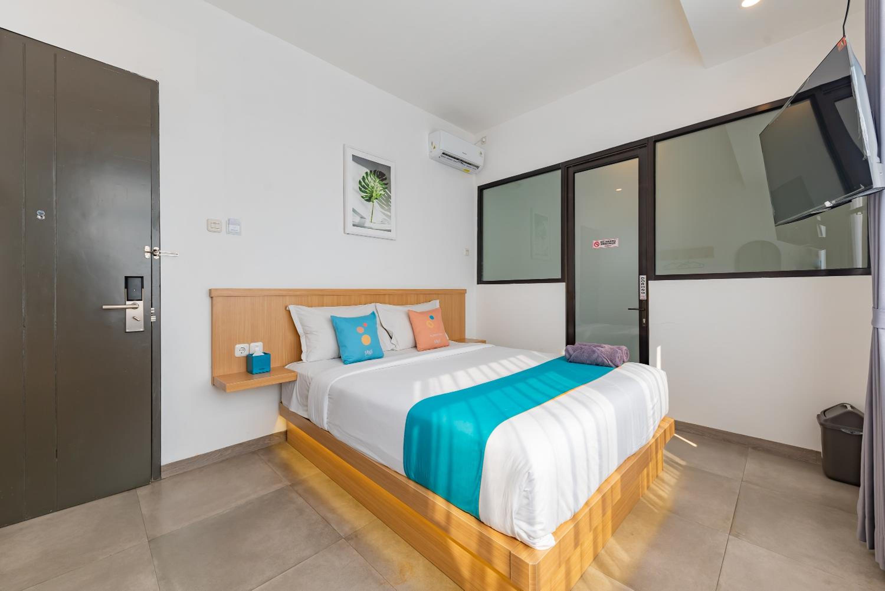 Deluxe Room - Photo 5
