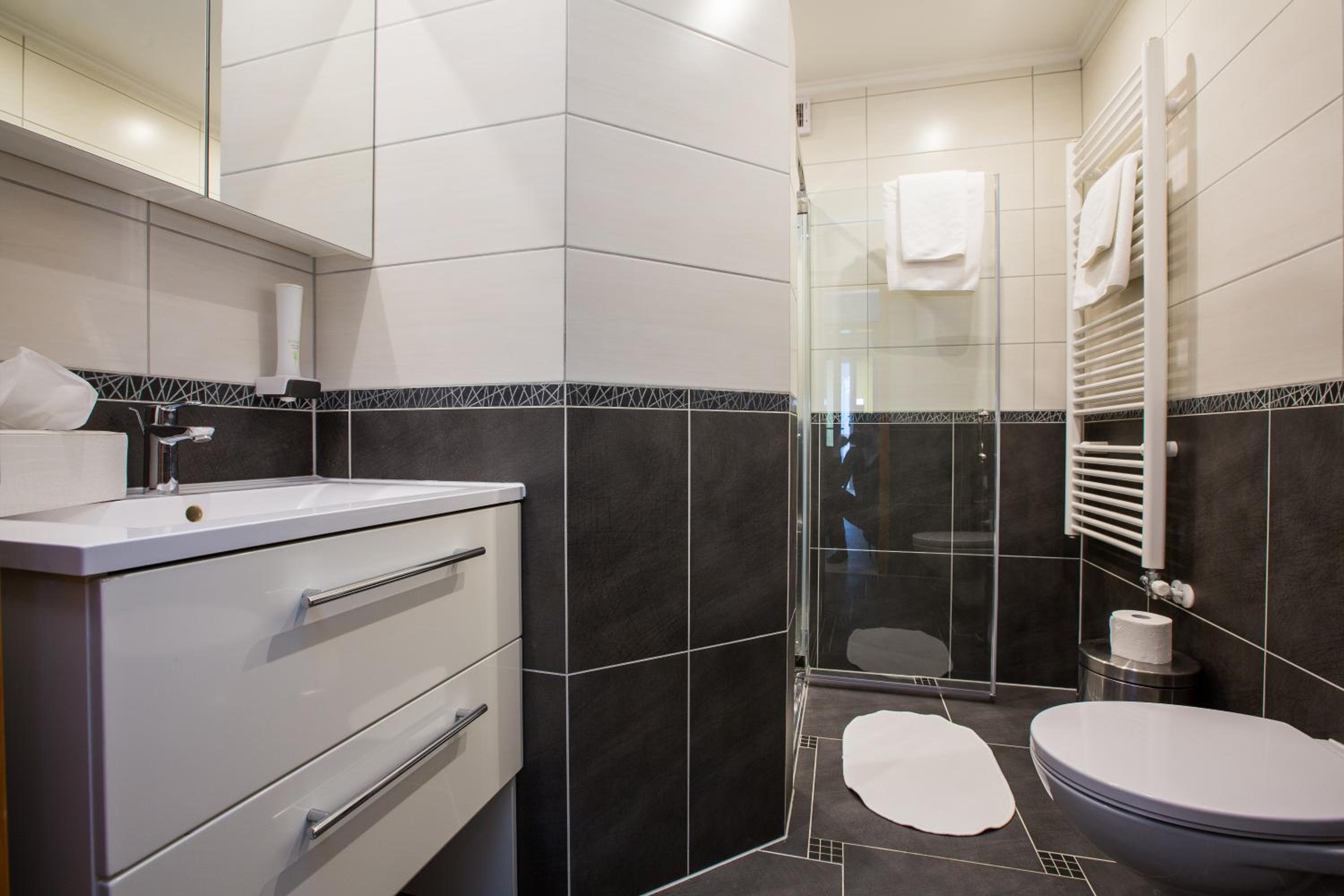One-Bedroom Apartment - Photo 17
