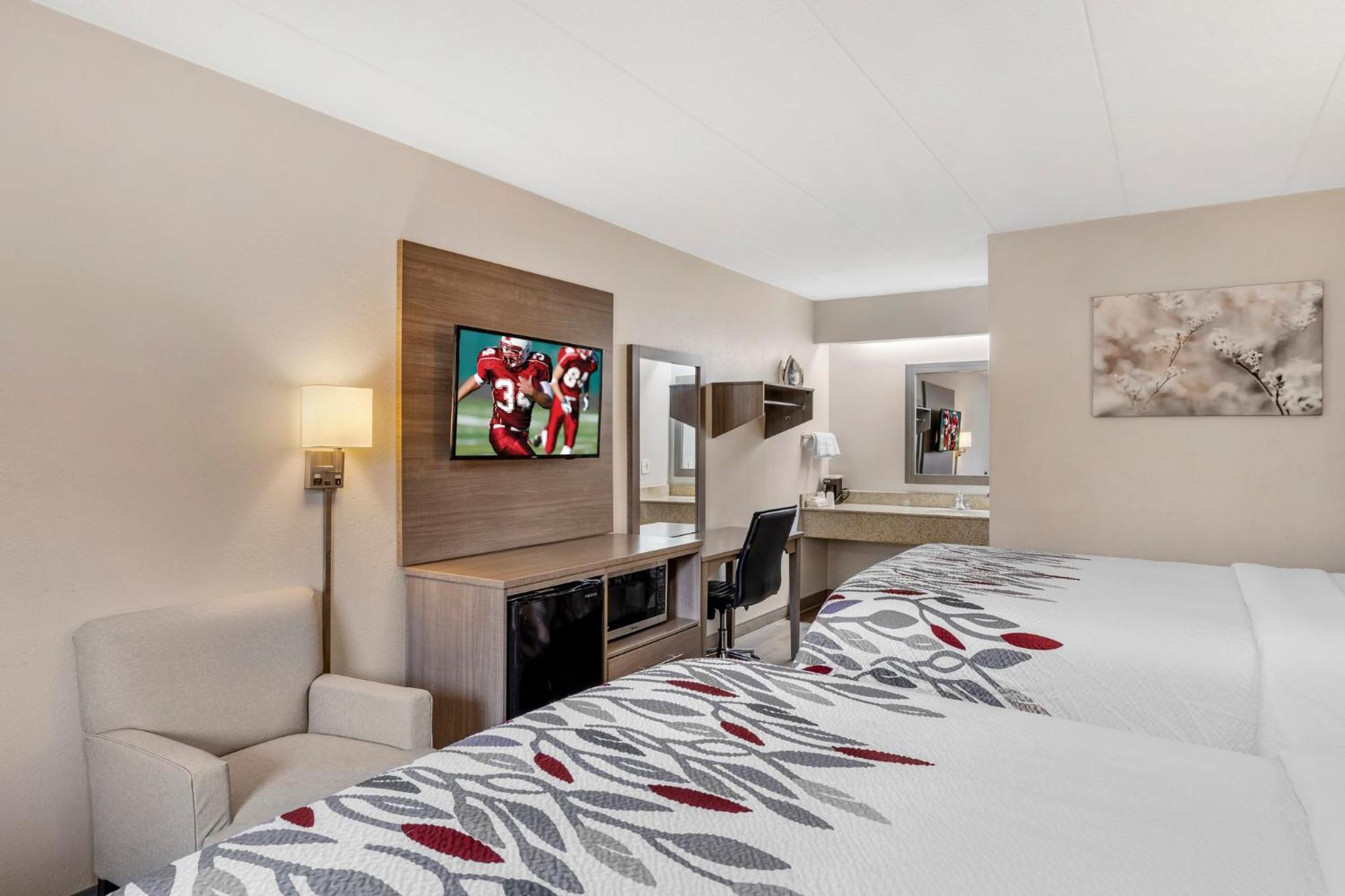 Deluxe Room with Two Queen Beds Non-Smoking - Photo 4