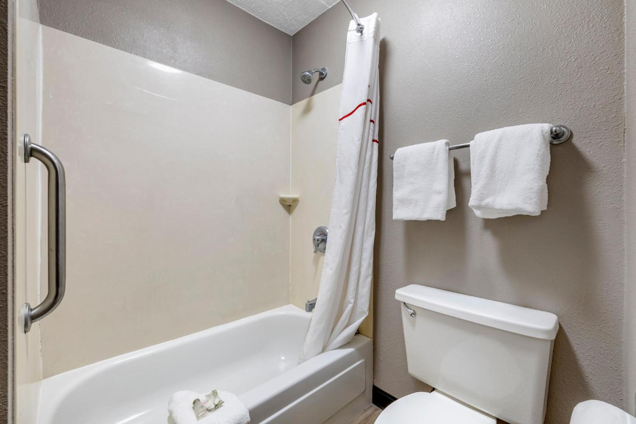 Superior Queen Room Disability Access Non-Smoking - Photo 3