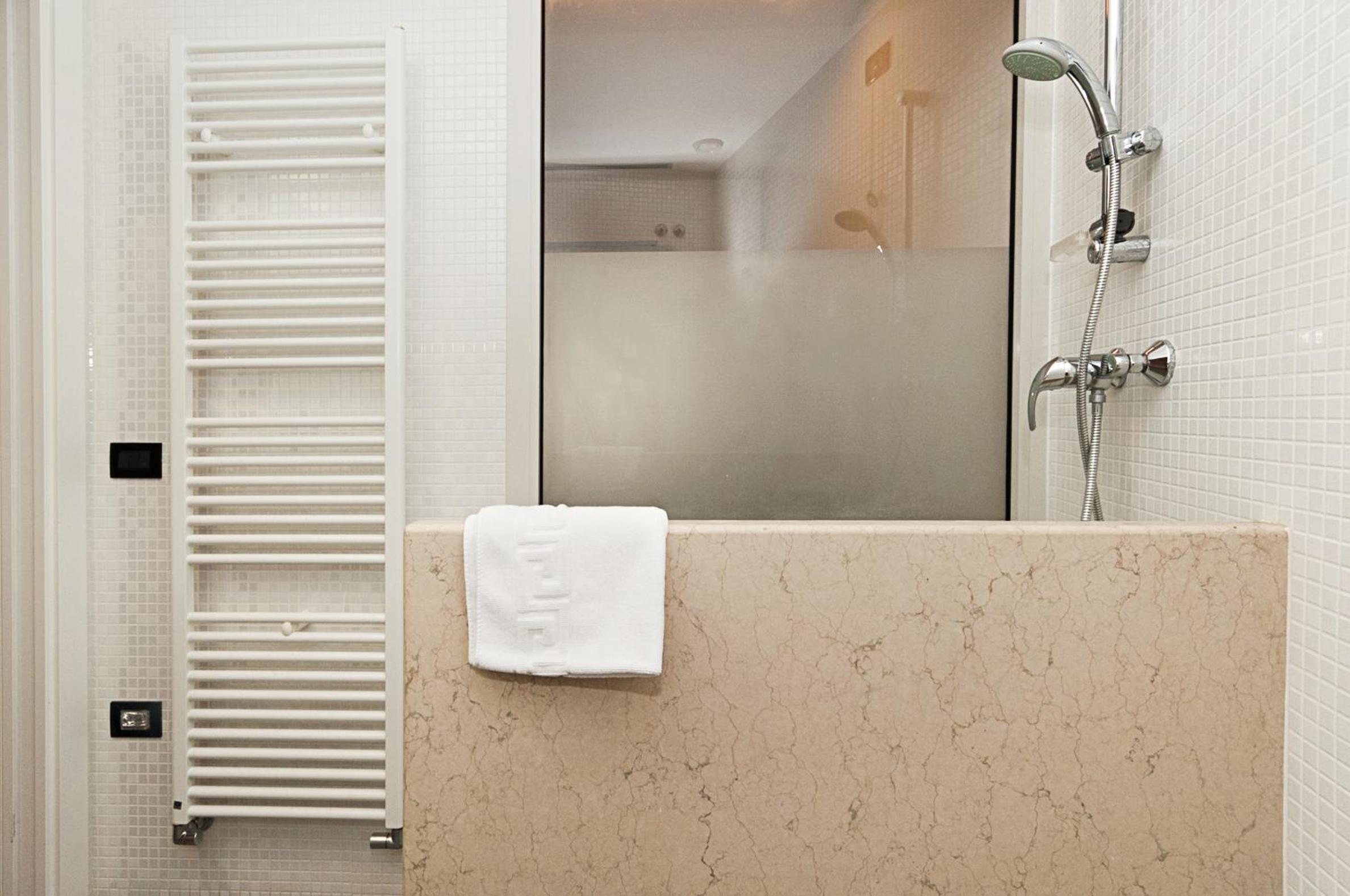 Double or Twin Room - Photo 6