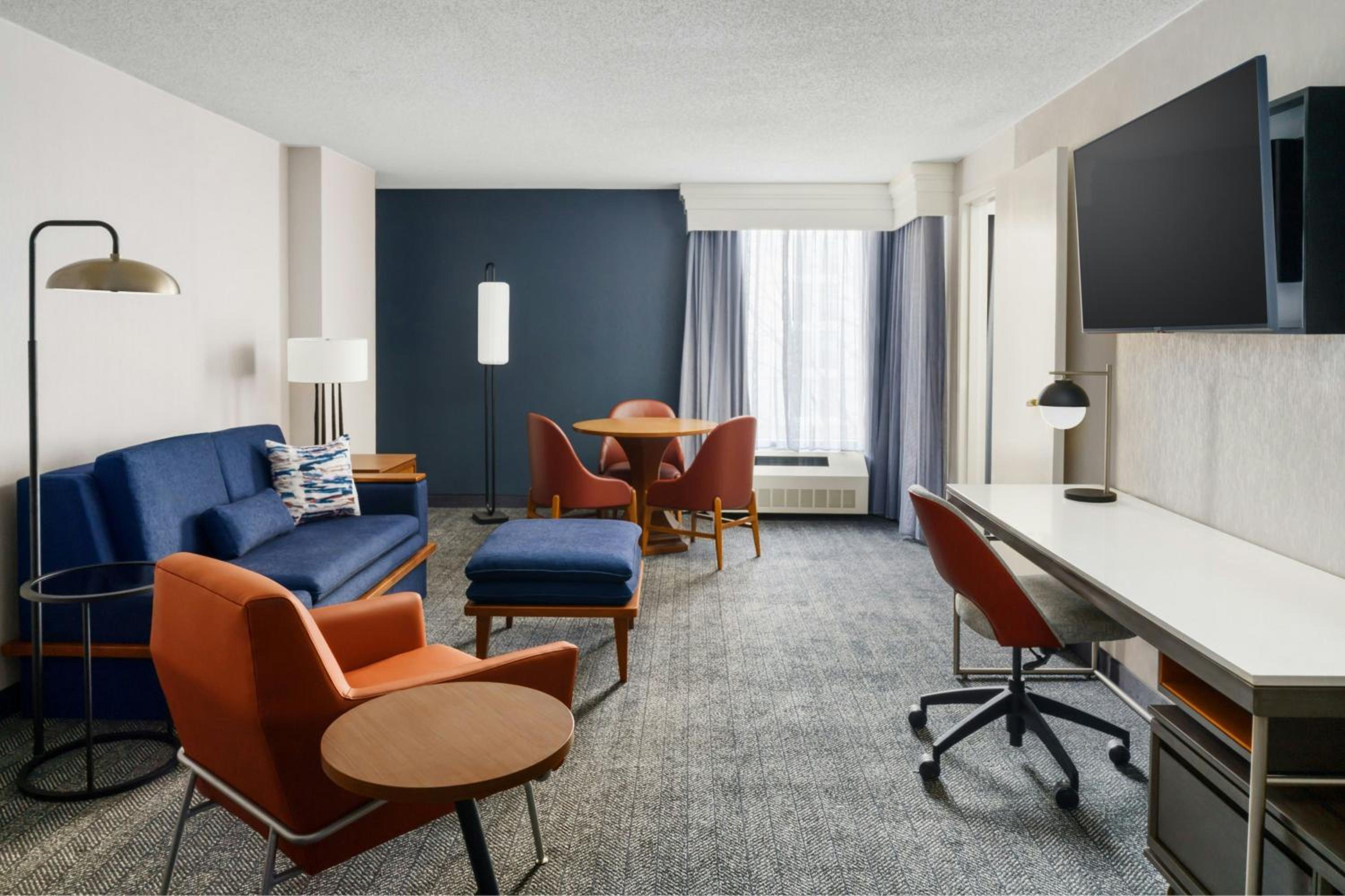 One-Bedroom King Suite with Sofa Bed - Photo 2