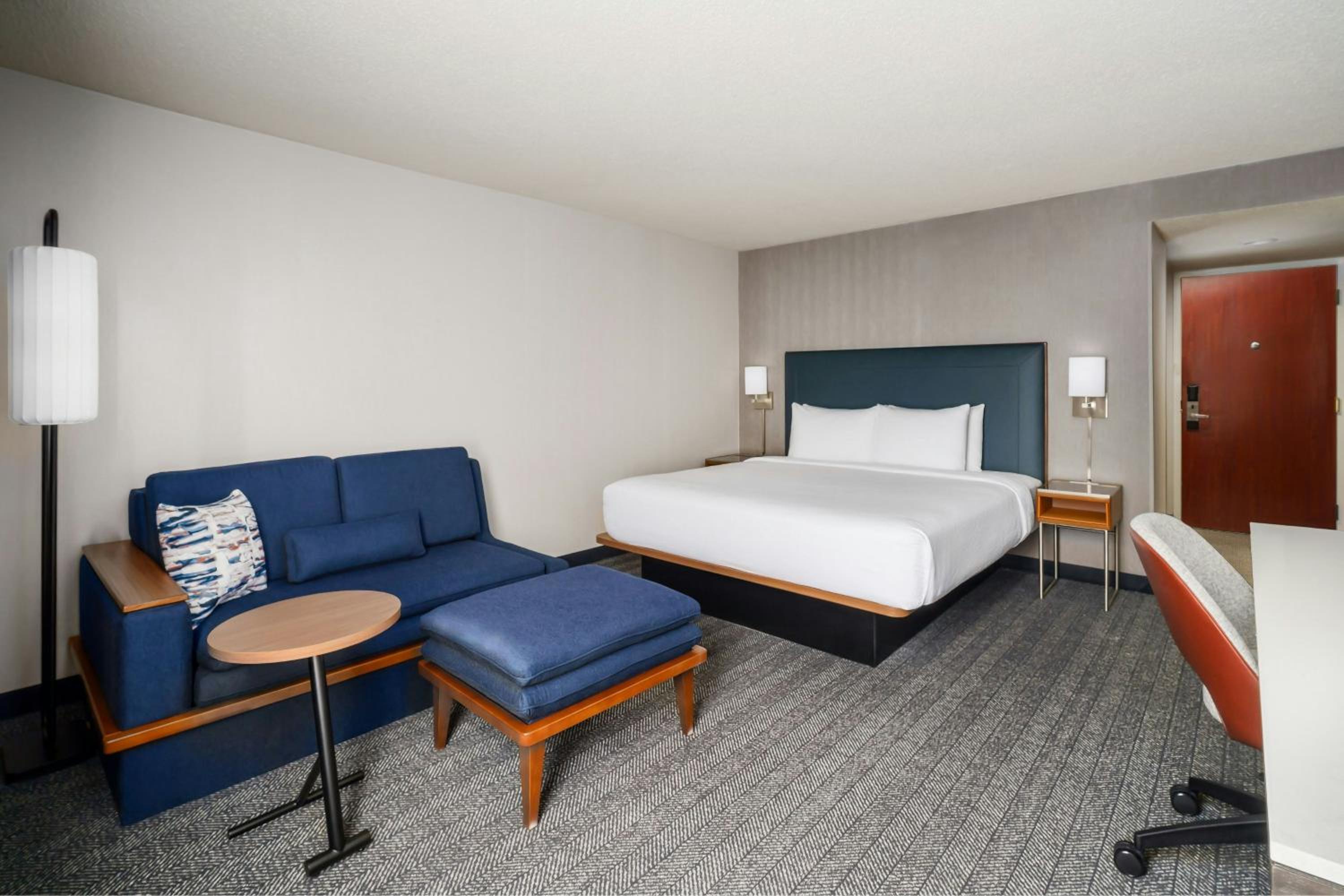 King Room with Sofa Bed - Hearing Accessible - Photo 2