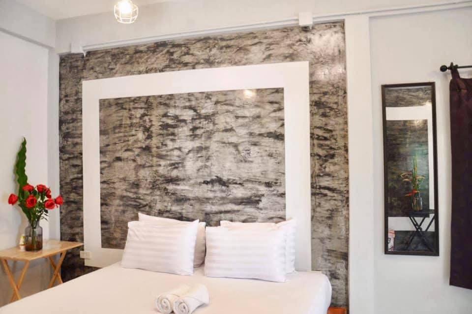 Standard King Room photo 2