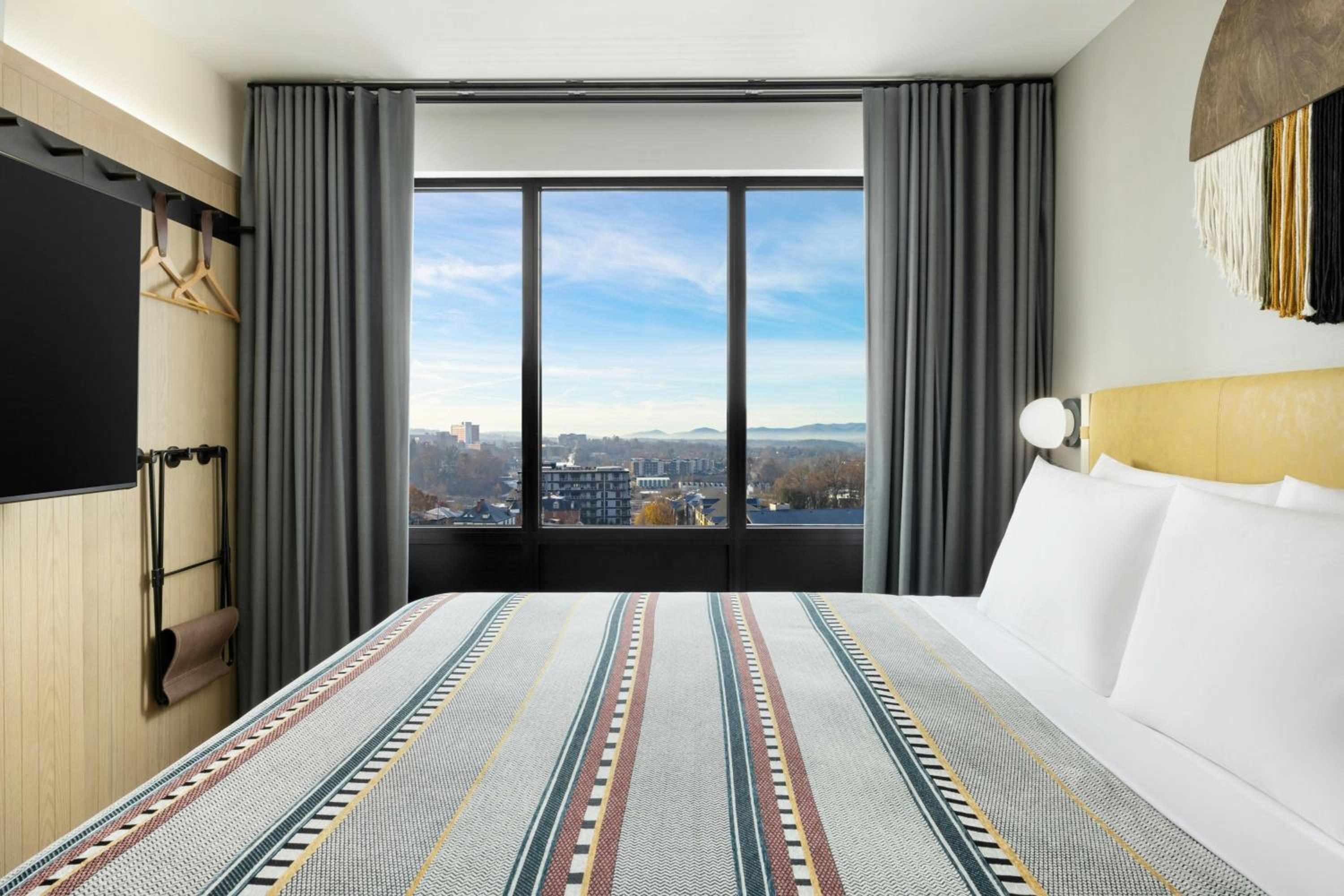 King Room with Mountain View A - Photo 3