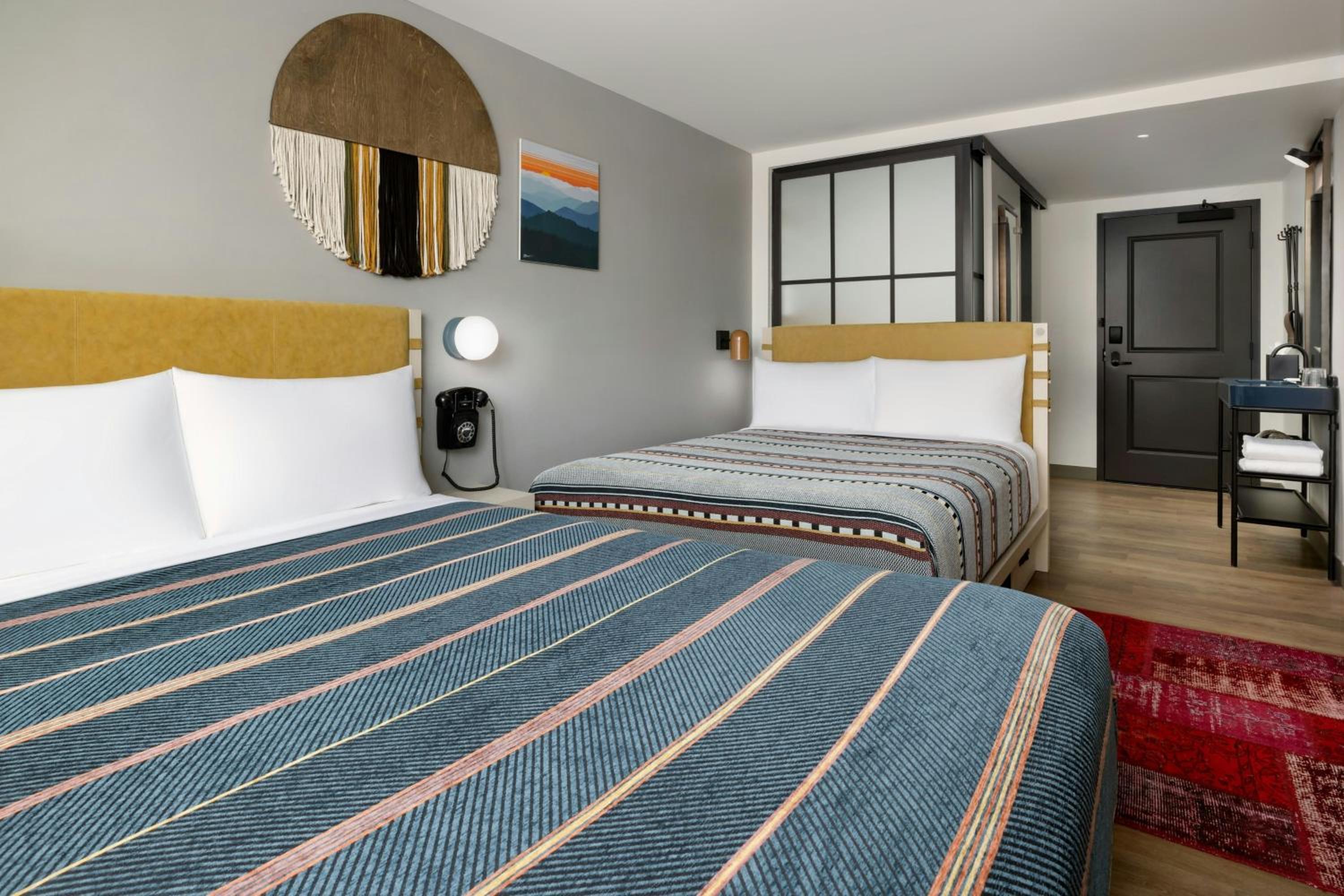 Queen Room with Two Queen Beds - Photo 3