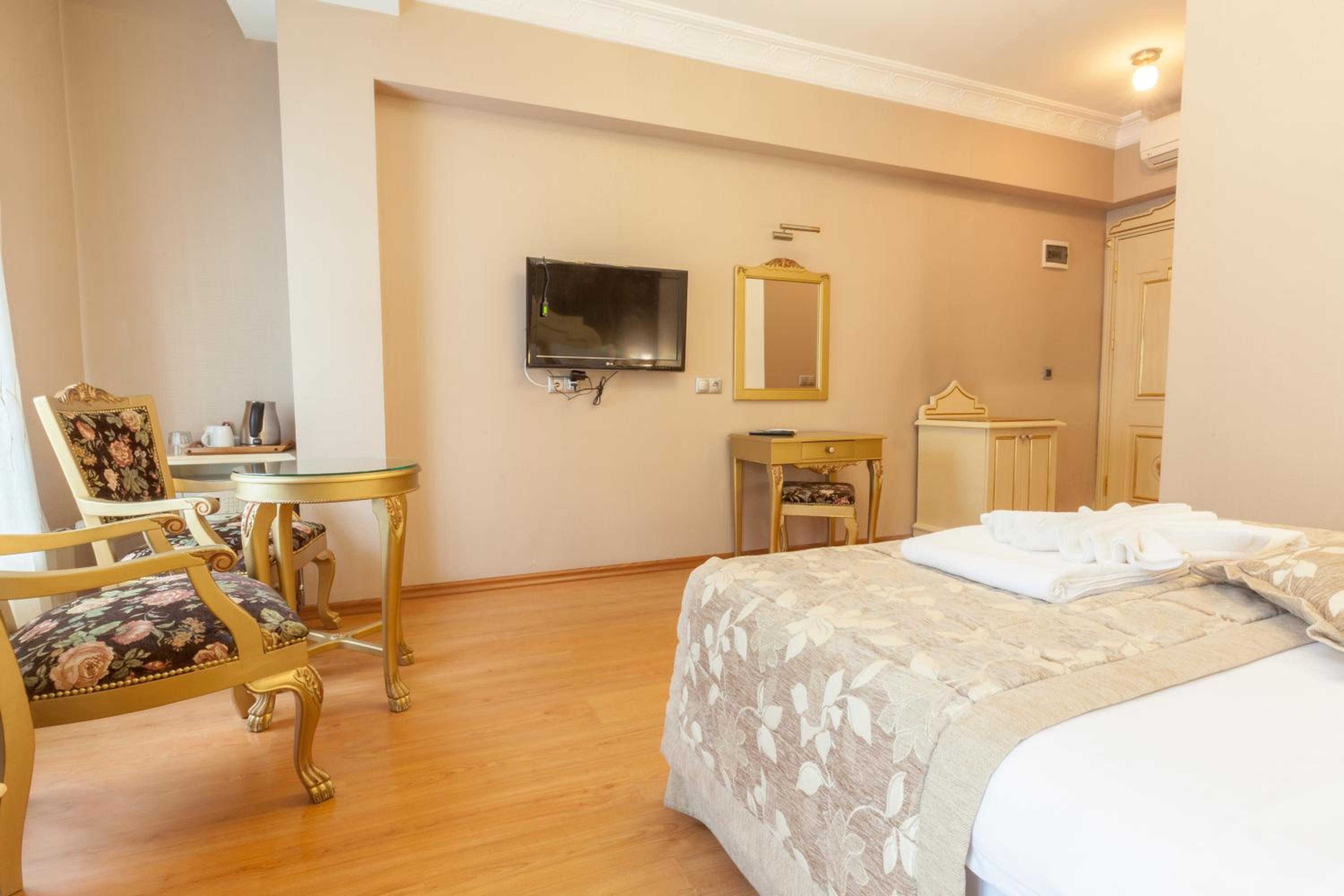 Superior Double or Twin Room photo 3