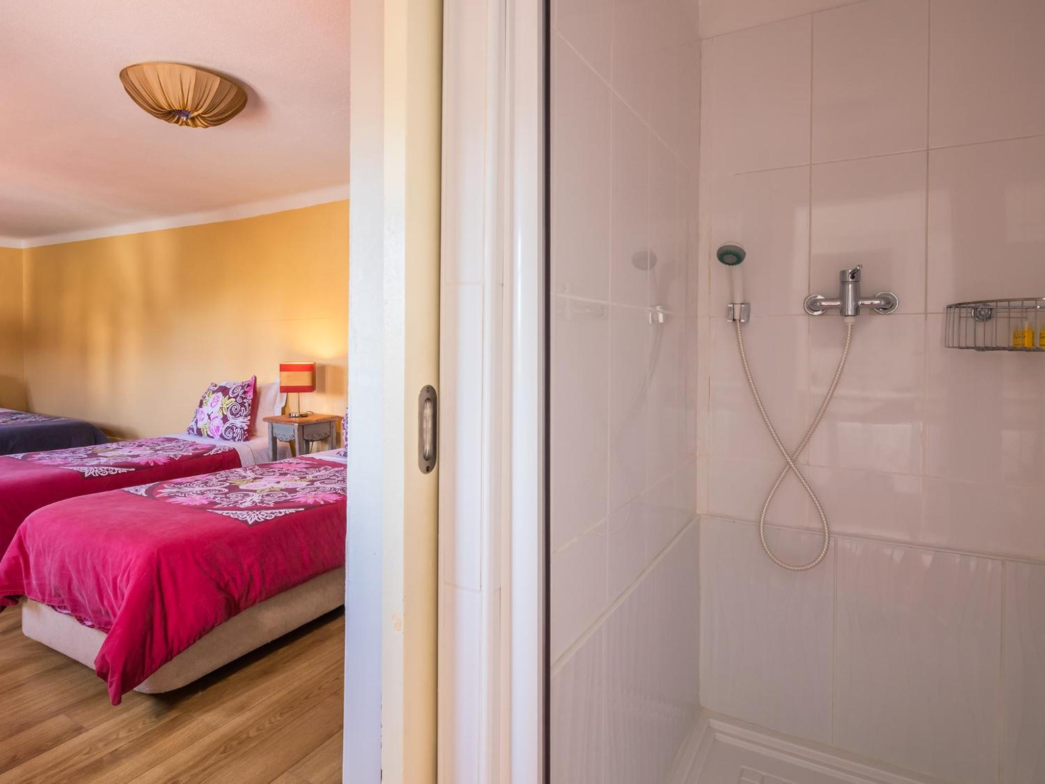 Quadruple Room - Photo 8