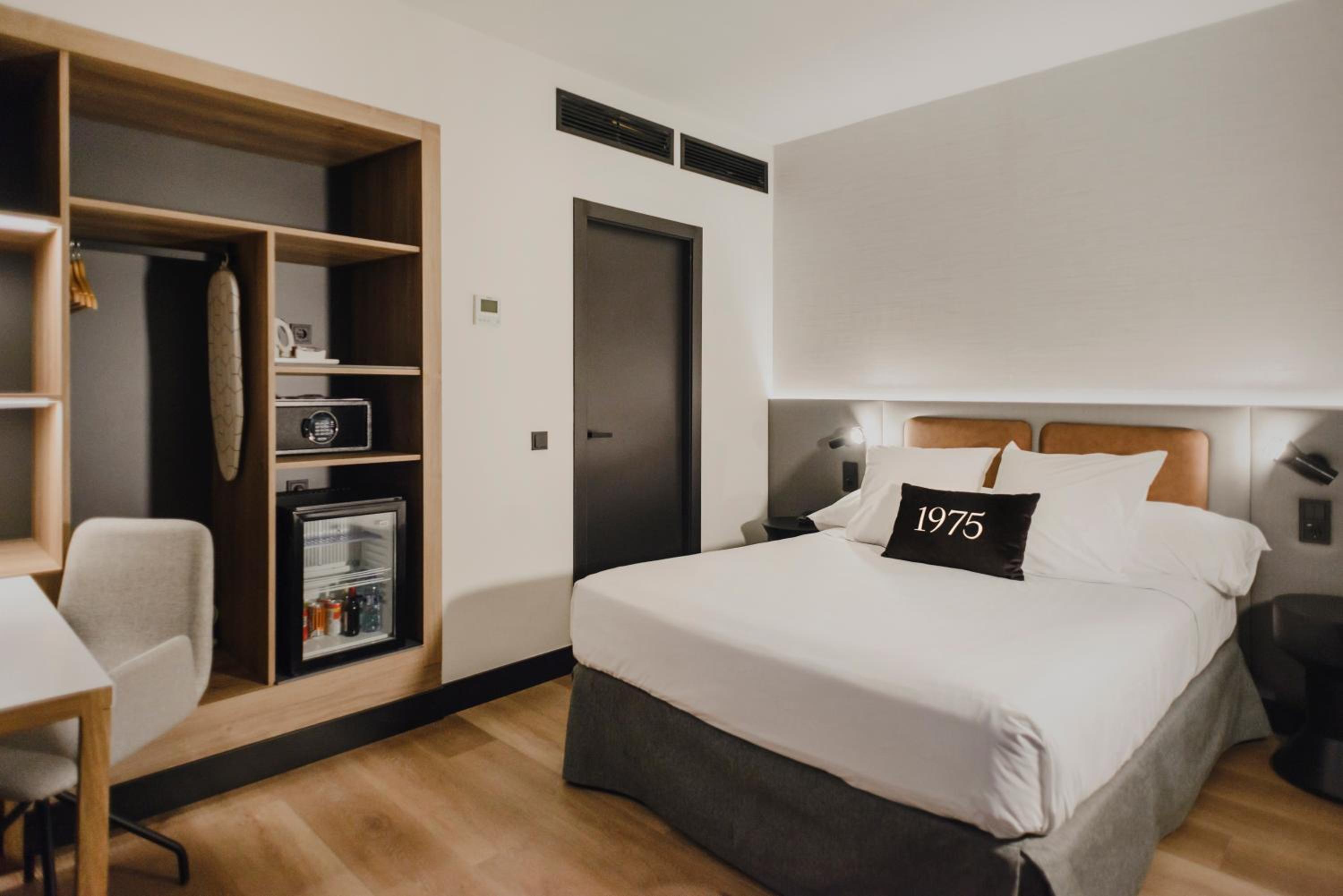 Single Room thumbnail 5