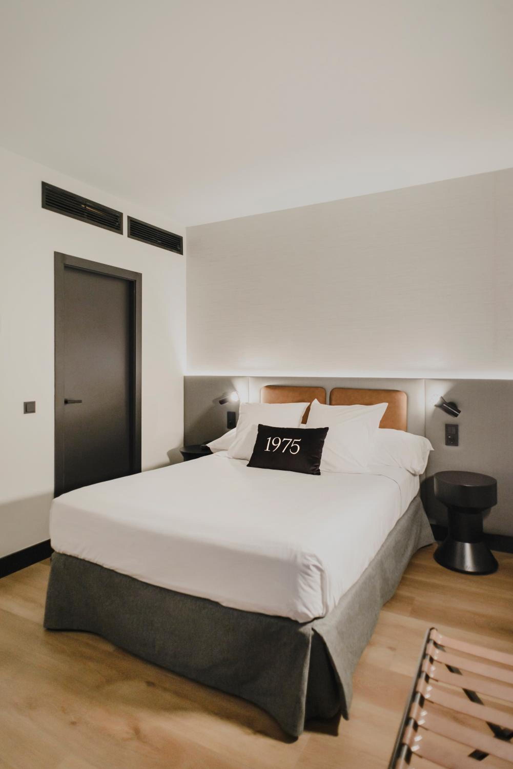 Single Room thumbnail 6