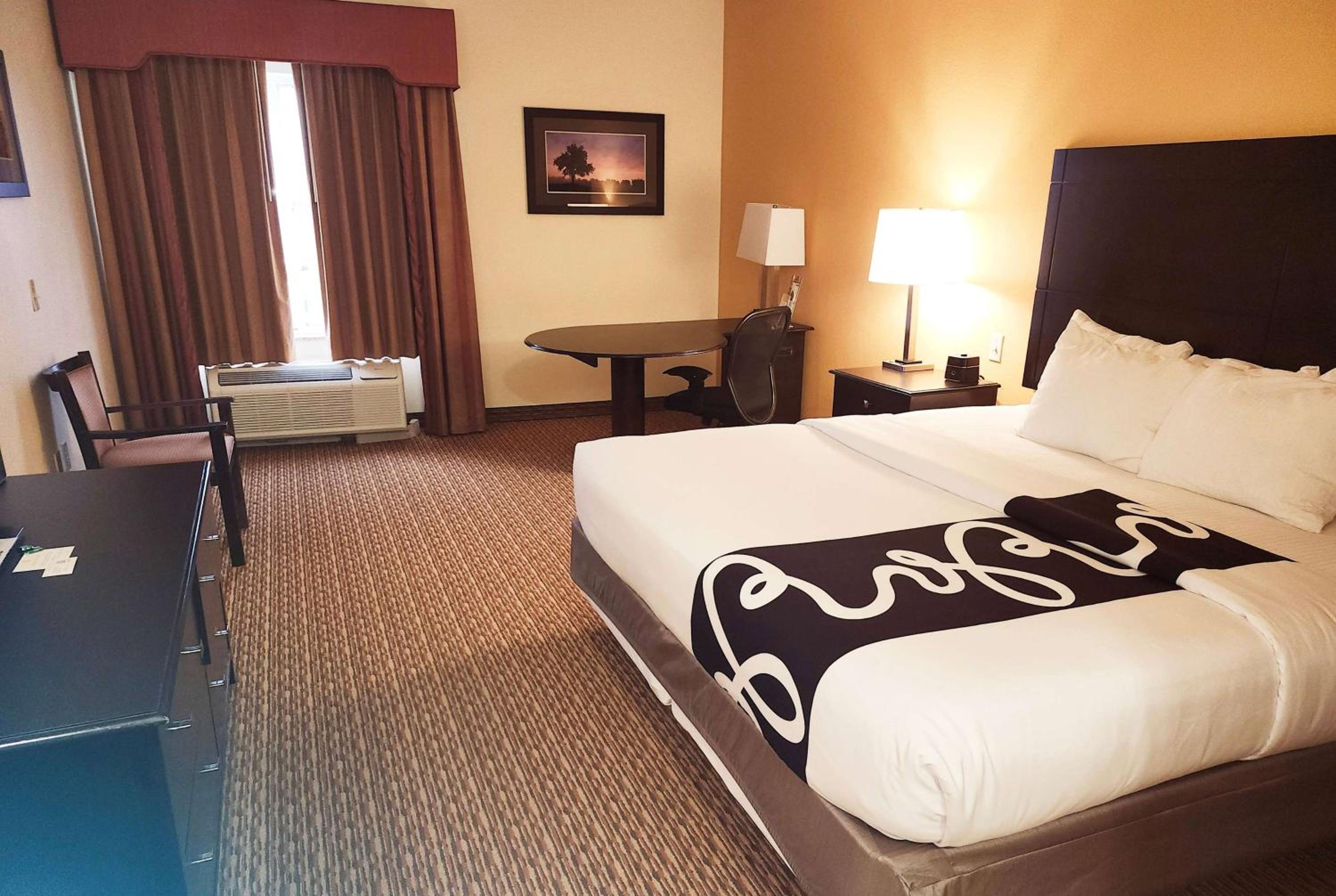 Deluxe King Room - Photo 1